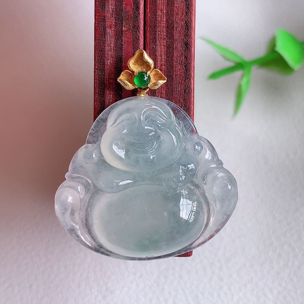 18k金扣冰润佛公挂件 玉质细腻  精雕弥勒佛，笑佛福耳垂肩，面相喜庆，开怀大笑，憨态可掬。惟妙惟肖，寓意福禄双全，吉祥美满，笑口常开 W01.11  尺寸：23-25.5-6.1mm