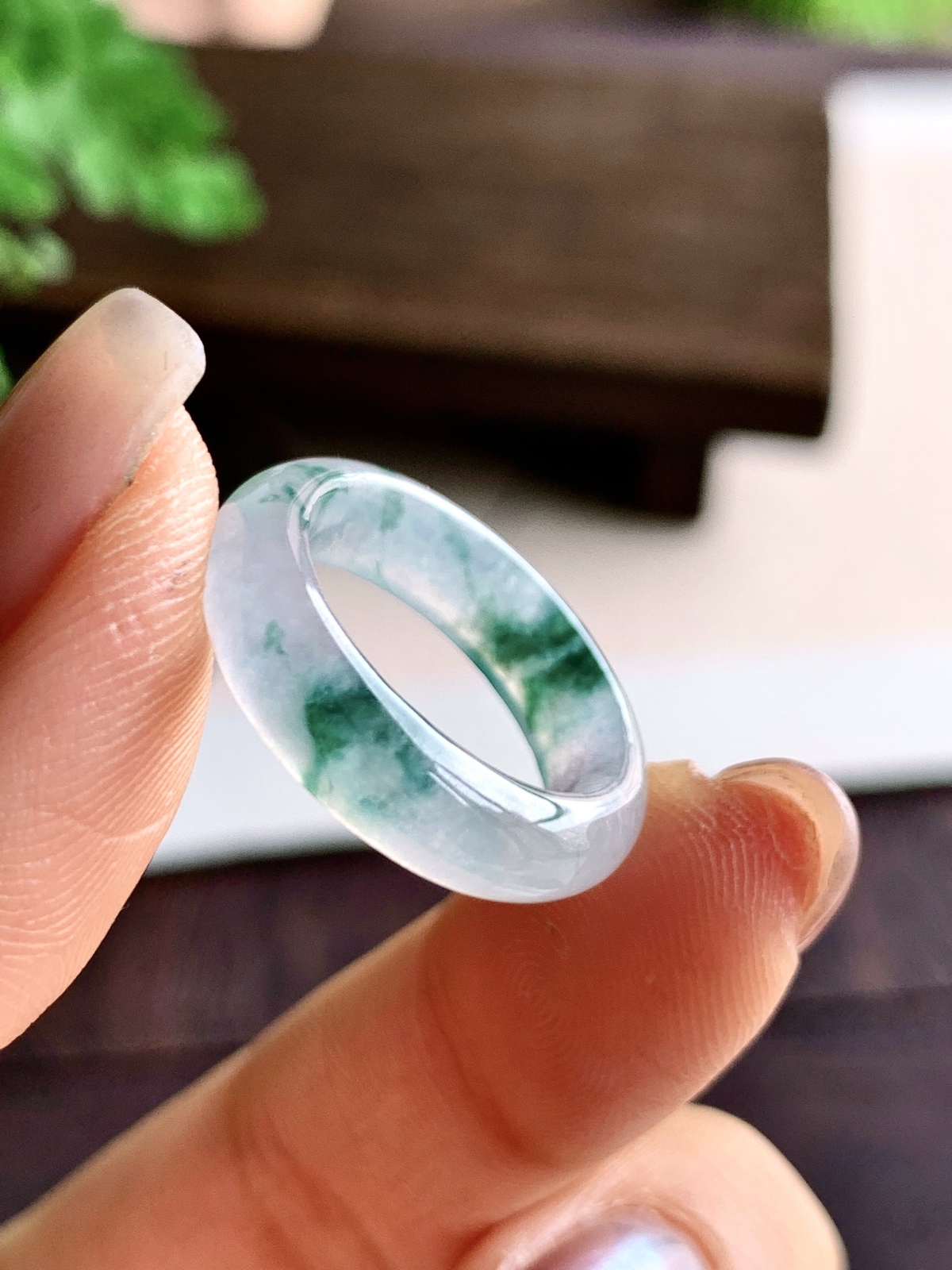 【裸石】️冰飘花戒圈指环
【说明】缅料  性价比高  
【尺寸】5.4-3.7
【圈口】11号..