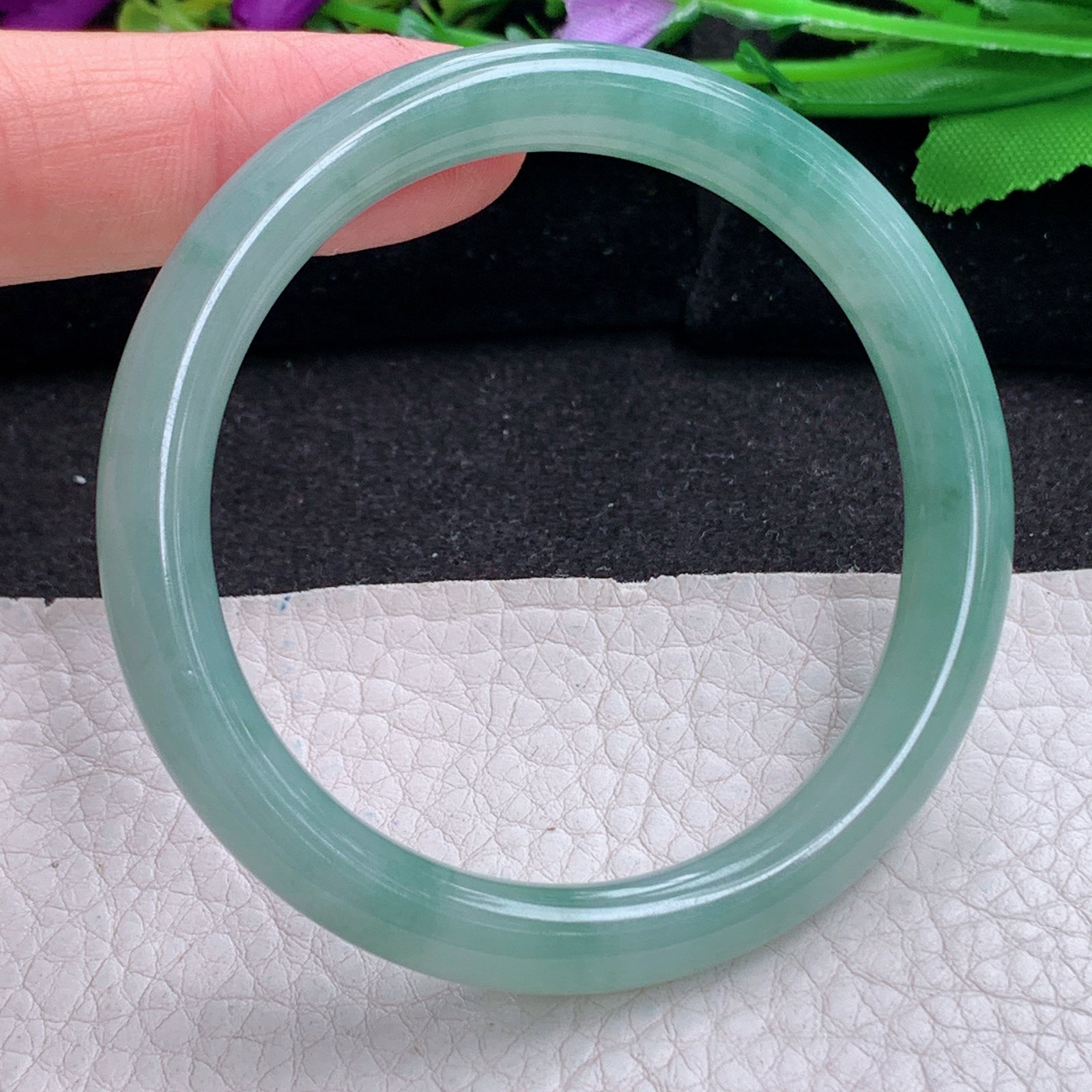 ee小圈口52.5*8美人镯 天然缅甸翡翠a货手镯飘花秀气圆条玉镯子 叮当镯