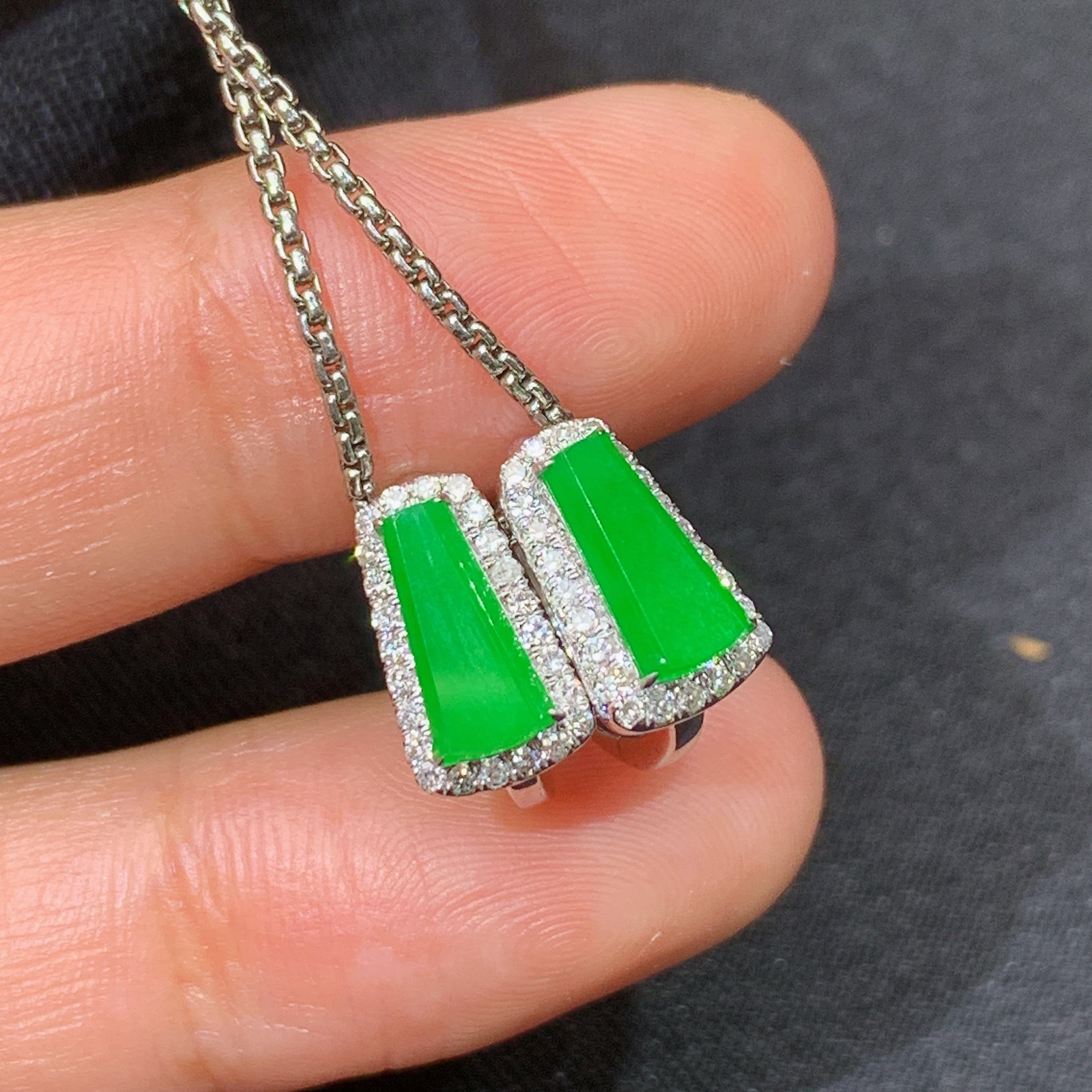 阳绿无事牌耳扣，18k金镶嵌，简约时尚，冰润色阳，种水足，Ff 尺寸8.3*4.2*2