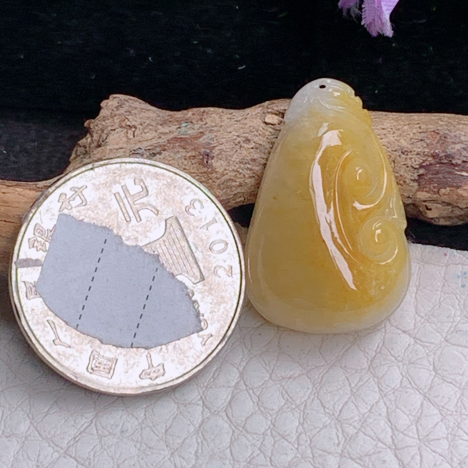 ajj实拍27*17.8*7天然缅甸翡翠精雕冰黄饱满招财黄如意玉吊坠 玉挂件