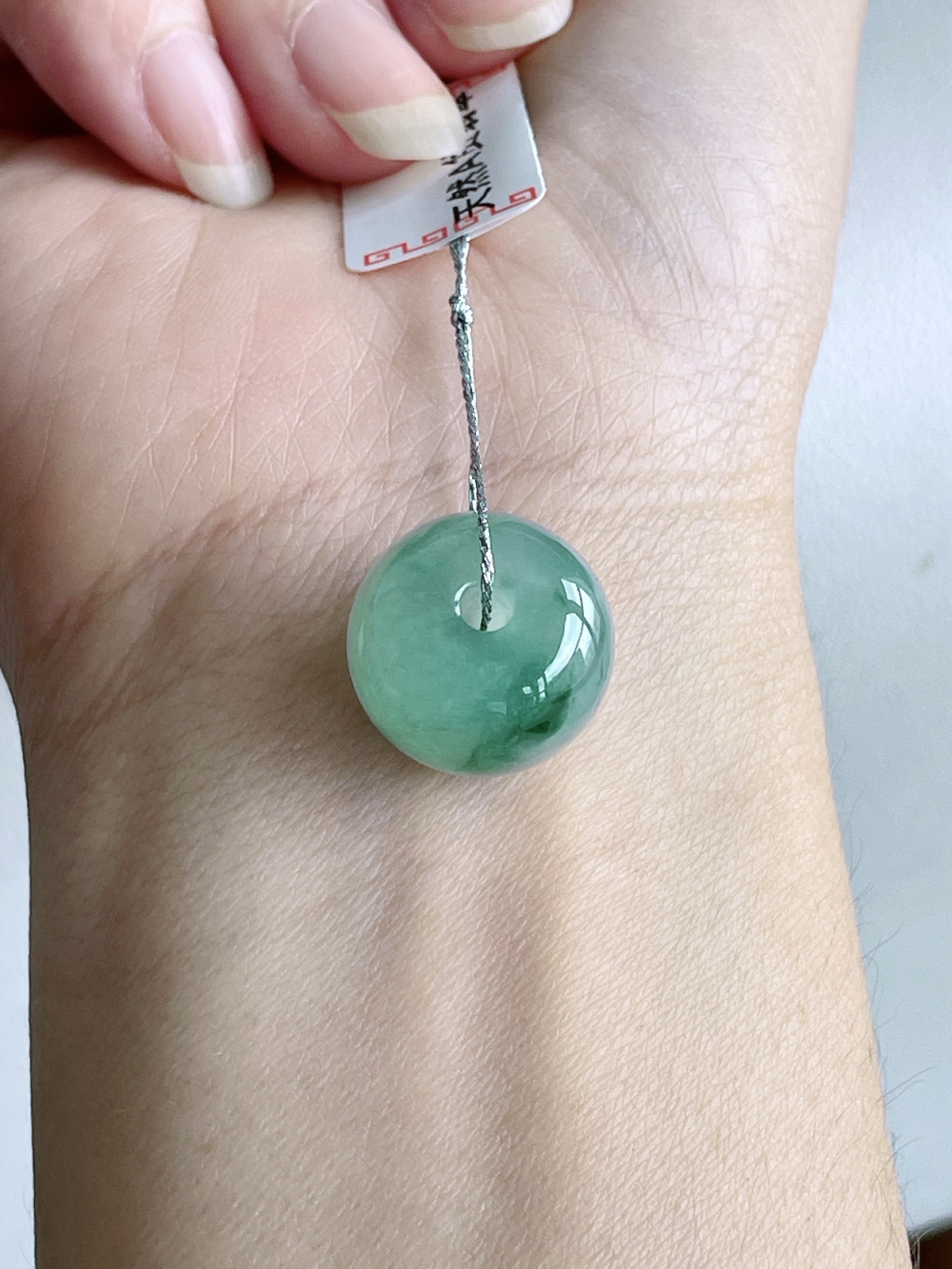 【裸石】冰飘花路路通吊坠
【说明】缅料 性价比高  
【尺寸】17-12.6mm..