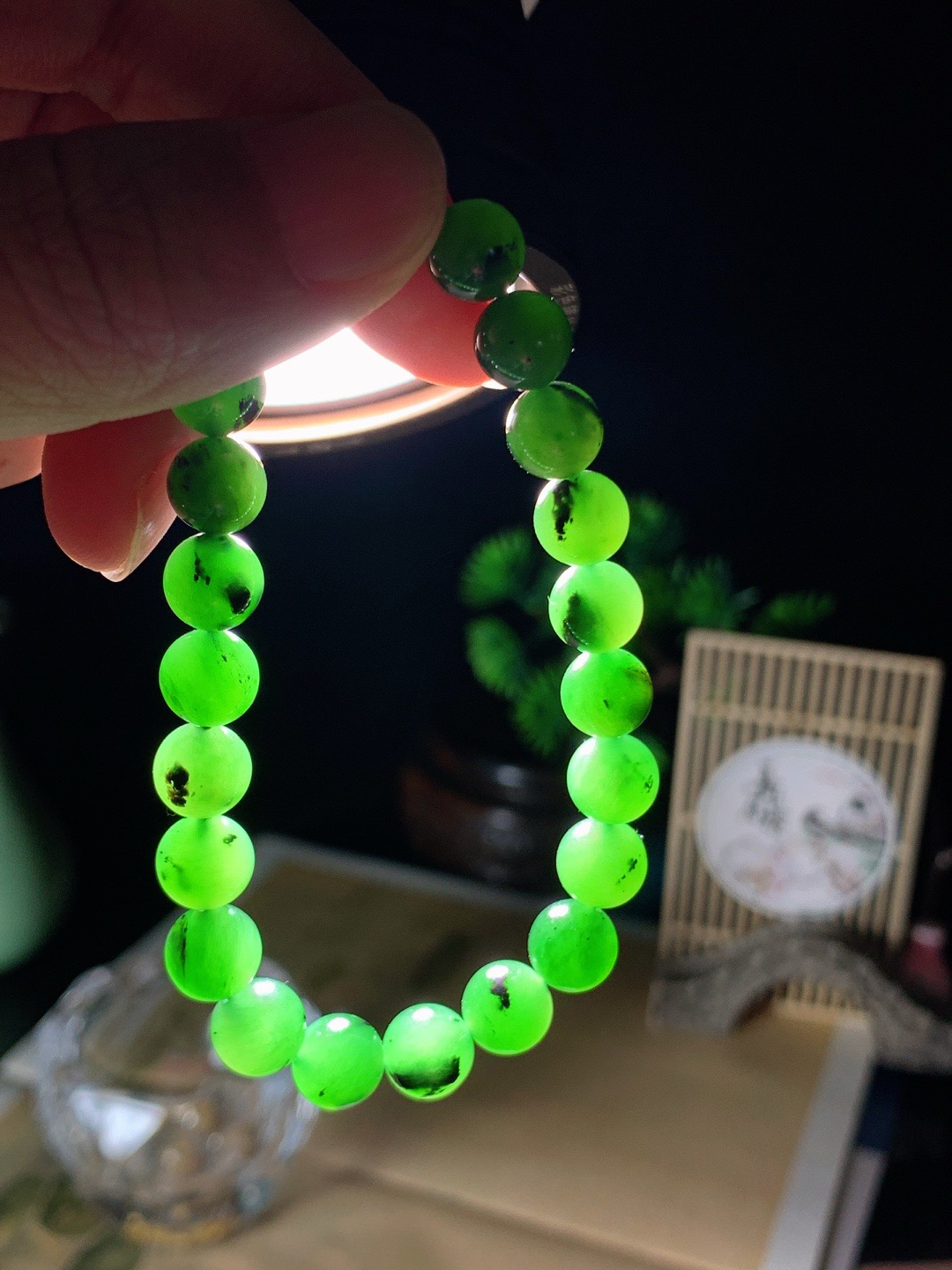 和田玉红皮料俄罗斯碧玉手串。单颗尺寸8！玉质细腻油润。手推出油。品相大气。lt26410