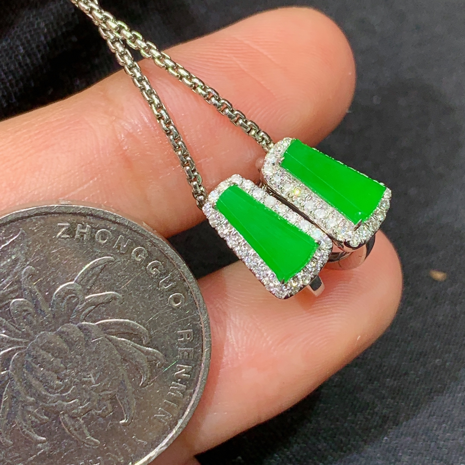 阳绿无事牌耳扣，18k金镶嵌，简约时尚，冰润色阳，种水足，Ff 尺寸8.3*4.2*2