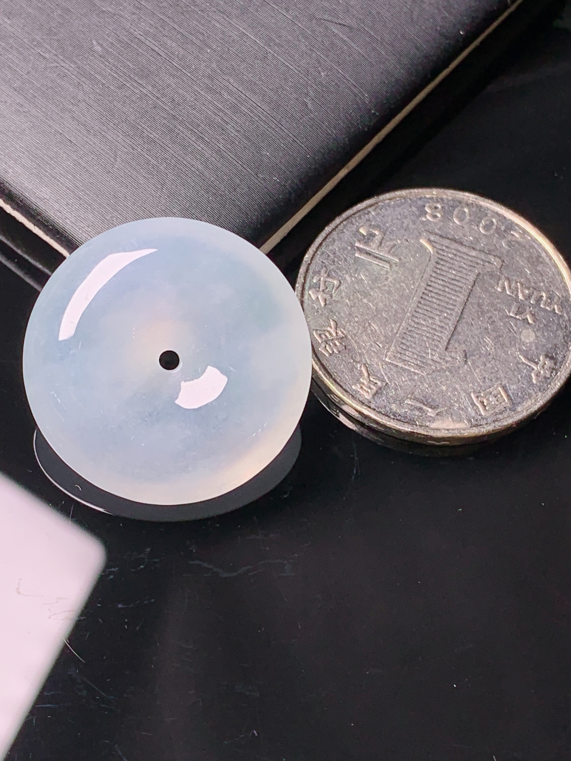 冰种平安扣吊坠 玉质细腻 色泽艳丽清新 水润亮眼 整体尺寸22.8*5.8d1