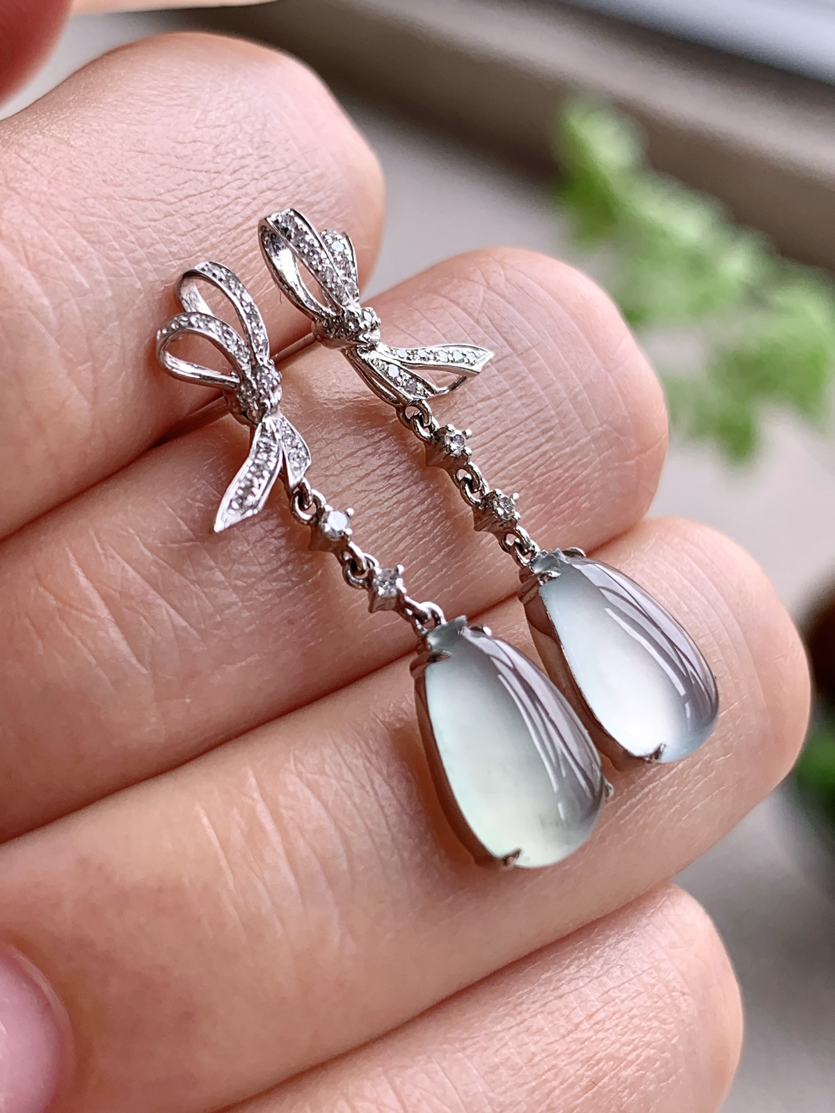 【镶嵌】🫧高冰福瓜耳坠
【说明】缅料 18k金镶嵌 性价比高  
【整体】29-6.7-4.3..