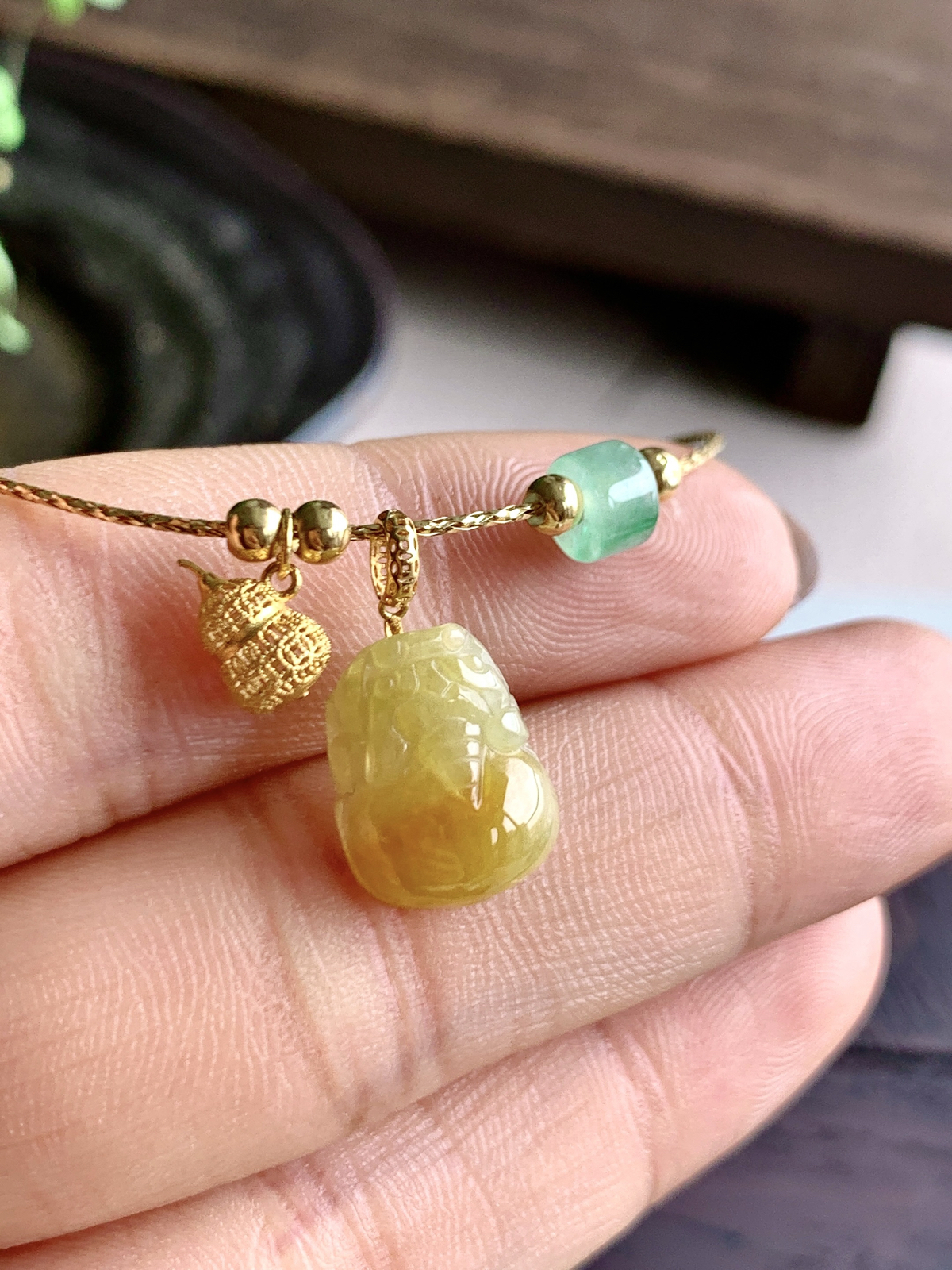 【镶嵌】️冰黄翡貔貅手链
【说明】缅料  18k金镶嵌 性价比高  
【裸石】13.5-10.5-4.9..