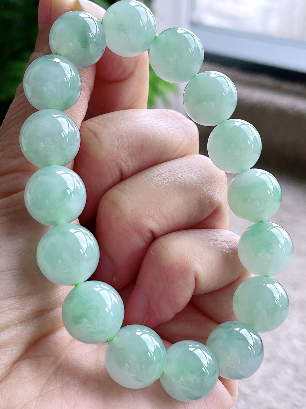 【珠子】冰晴水手串圆珠珠子手串
【说明】缅料 性价比高  
【尺寸】 12.9-12.7mm..