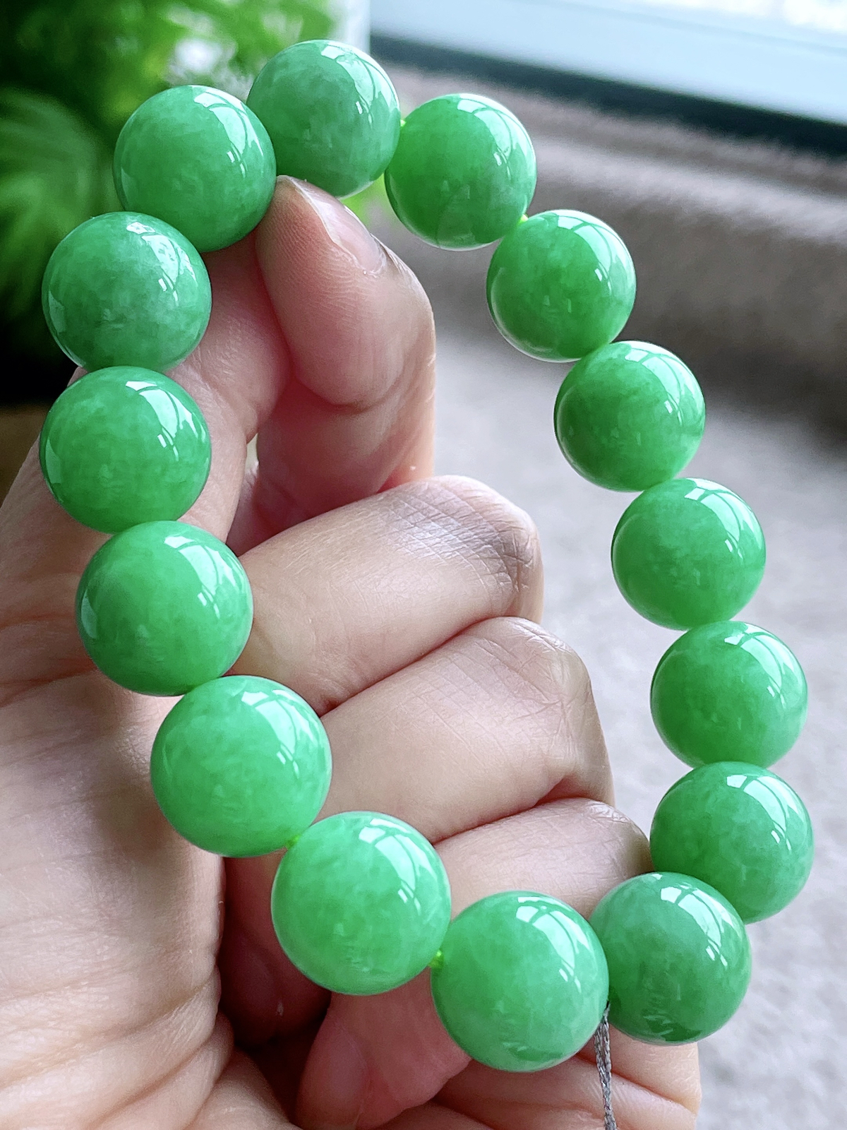 【珠子】冰阳绿手串圆珠珠子手串
【说明】缅料 性价比高  
【尺寸】13.6mm..