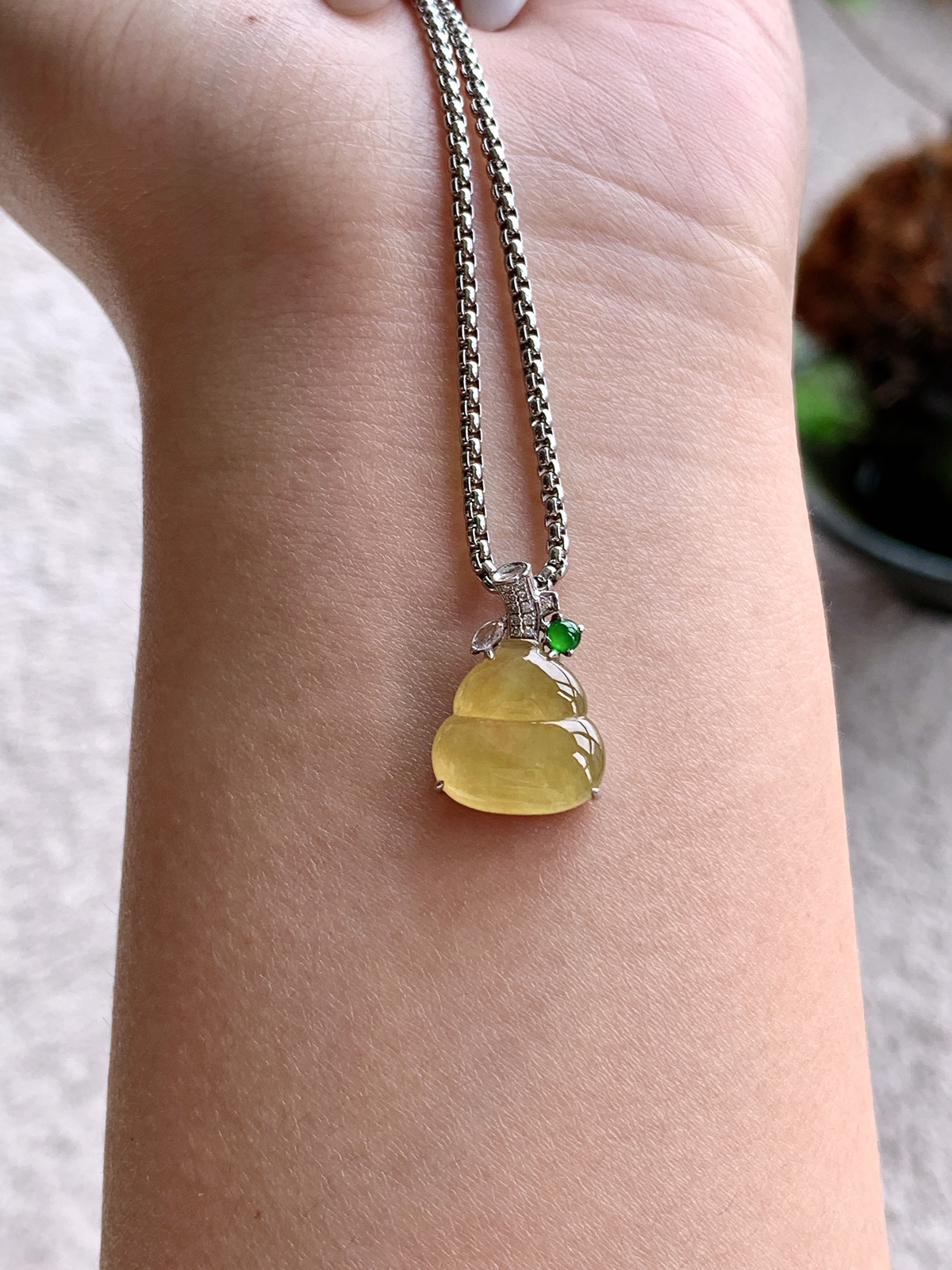 【镶嵌】🫧高冰黄翡葫芦吊坠  
【说明】缅料 18k金镶嵌 性价比高  
【整体】18.4-12.3