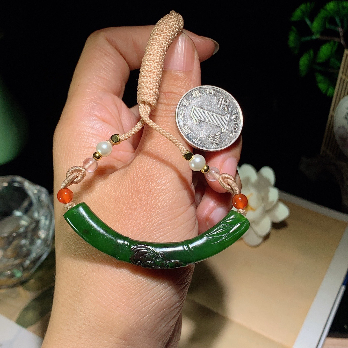 和田玉菠菜绿俄罗斯碧玉节节高升挂件 尺寸59/5重9克 玉质细腻油润 底色纯净 脂粉好，品质好。lt260410