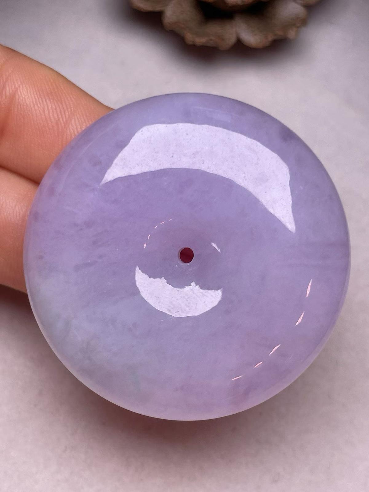 冰糯种紫罗兰【平安扣】吊坠，种水好，玉质细腻 ，卖相好.