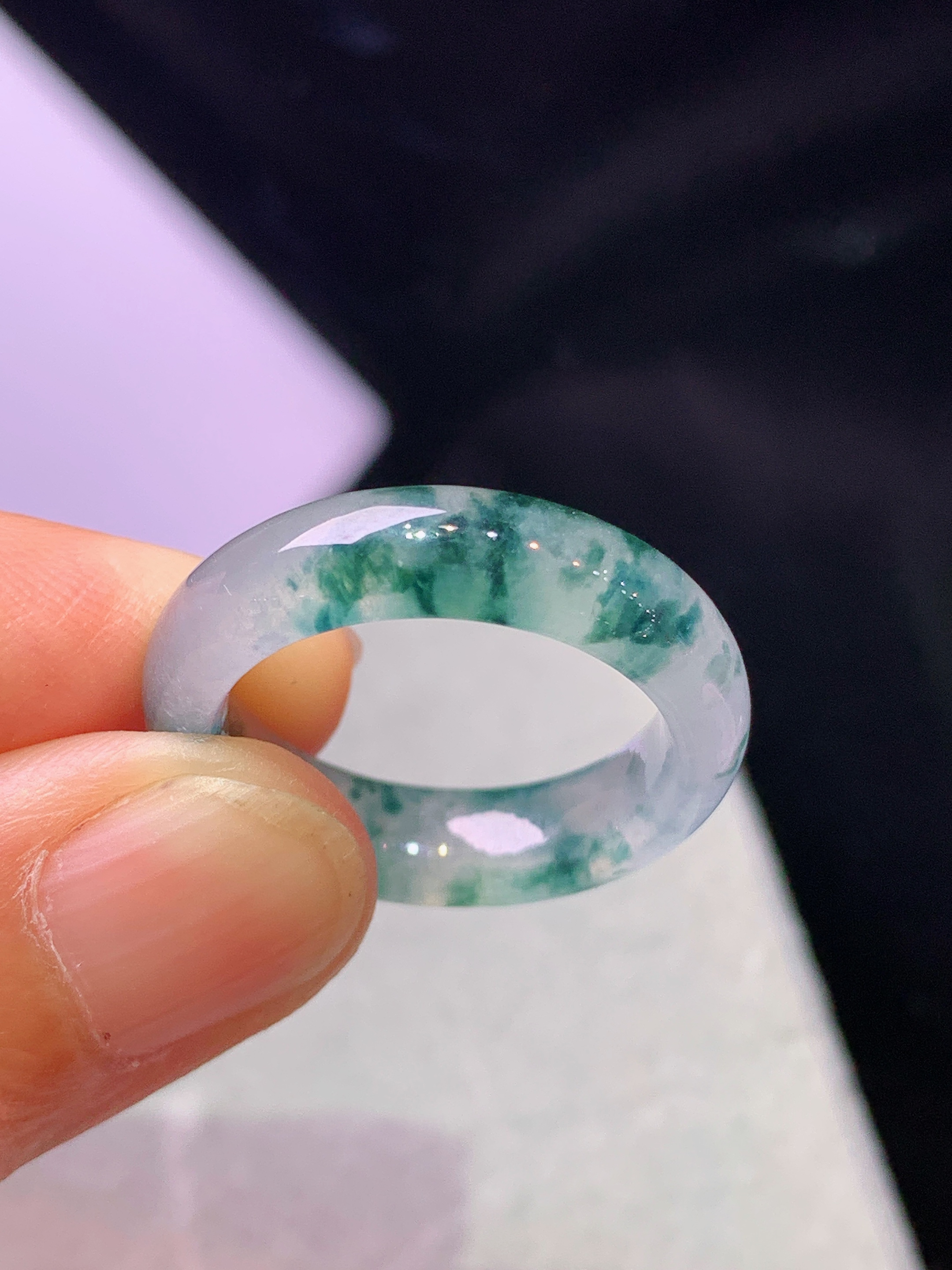 冰种飘花指环 玉质细腻 色泽艳丽清新 水润亮眼 圈口15 整体尺寸24*5.5*3.6c5