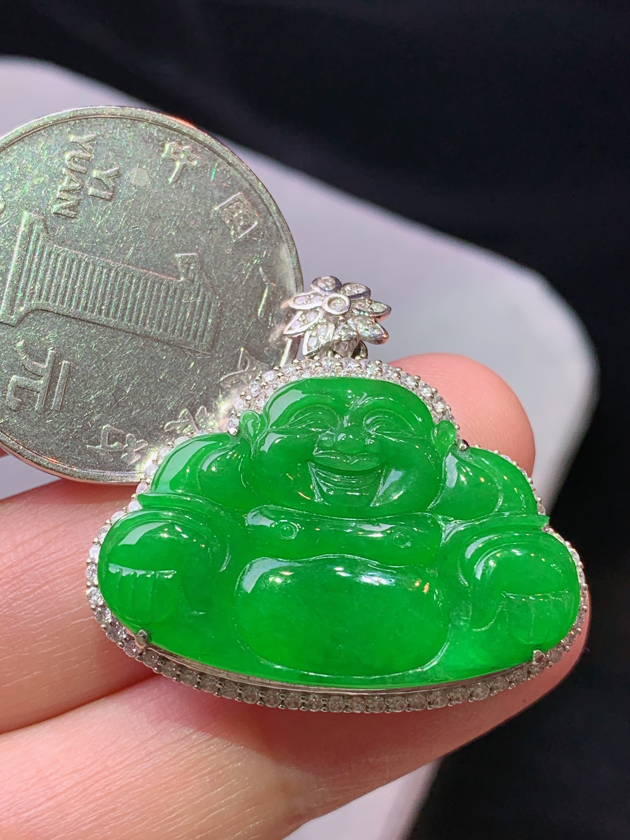18k金钻镶嵌满绿佛公吊坠 玉质细腻 色泽艳丽清新 水润亮眼 整体尺寸29.2*31.3*7.2j3