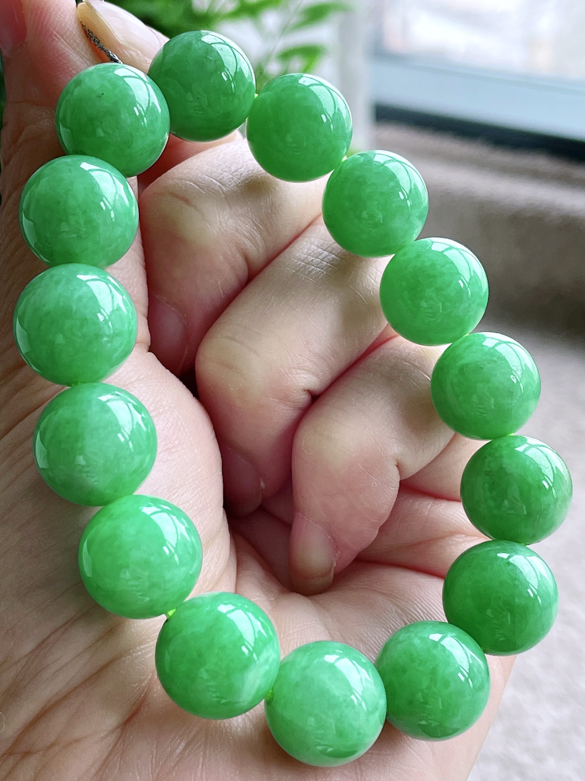 【珠子】冰阳绿手串圆珠珠子手串
【说明】缅料 性价比高  
【尺寸】13.6mm..