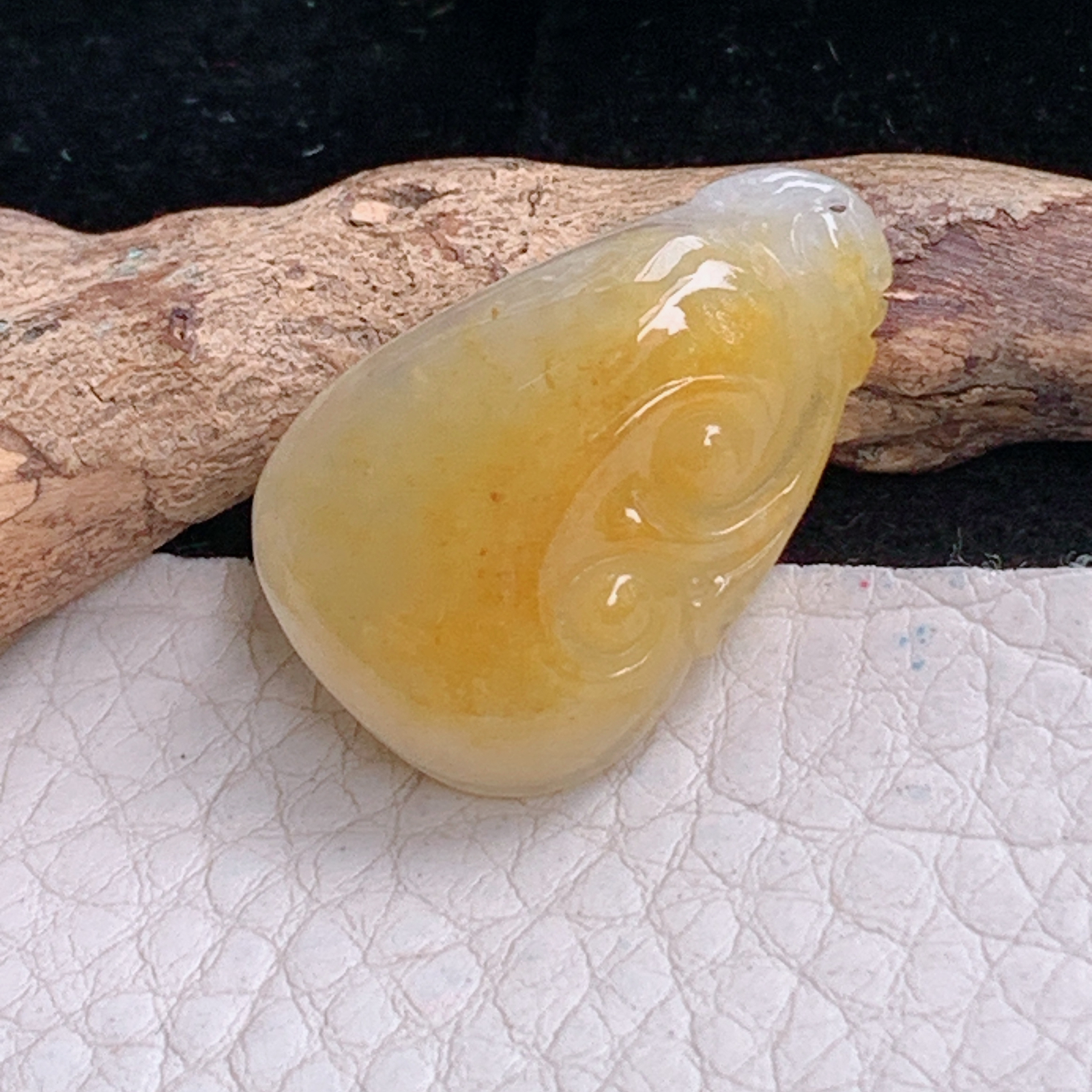 ajj实拍27*17.8*7天然缅甸翡翠精雕冰黄饱满招财黄如意玉吊坠 玉挂件