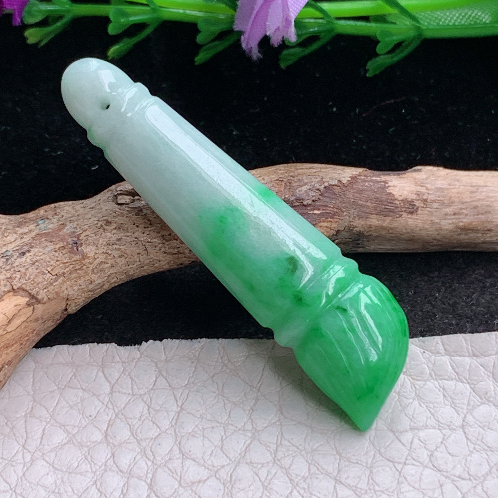 ajj实拍50.8*12.8*8.6天然缅甸翡翠精雕飘绿金榜题名 玉毛笔吊坠 玉挂件