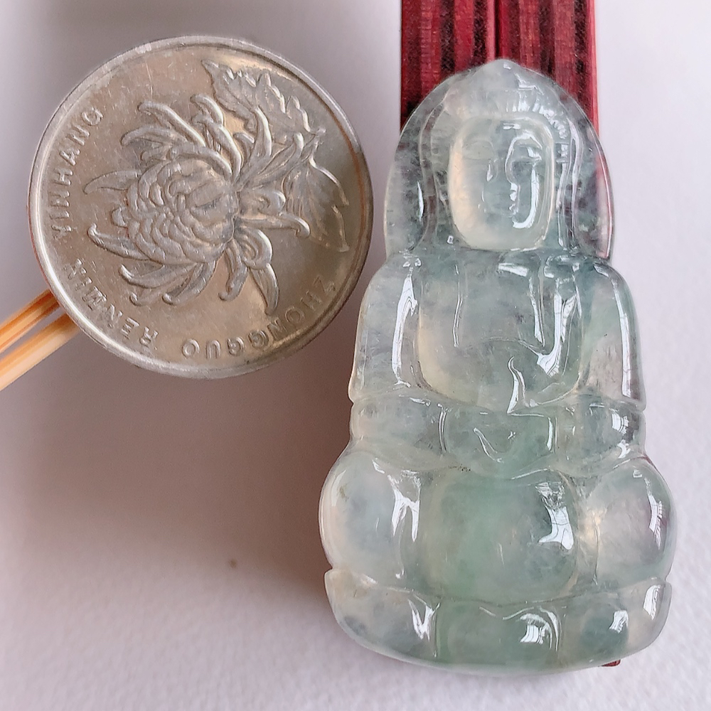 冰润精雕观音吊坠，法相端庄大气，工艺精湛，种色浓郁，细腻饱满冰润，种老水足，收藏佳品，佩戴大气  W01.11   尺寸：42.2-23.3-5.2mm