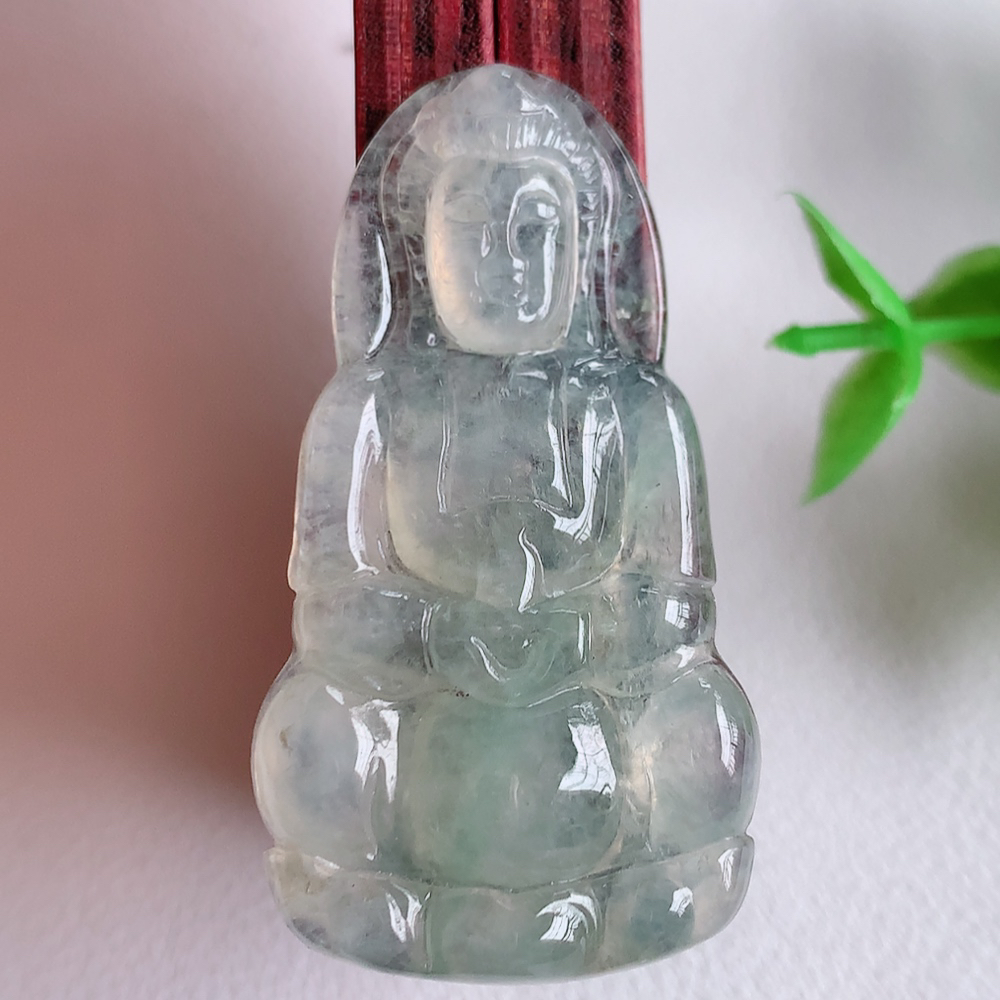 冰润精雕观音吊坠，法相端庄大气，工艺精湛，种色浓郁，细腻饱满冰润，种老水足，收藏佳品，佩戴大气  W01.11   尺寸：42.2-23.3-5.2mm