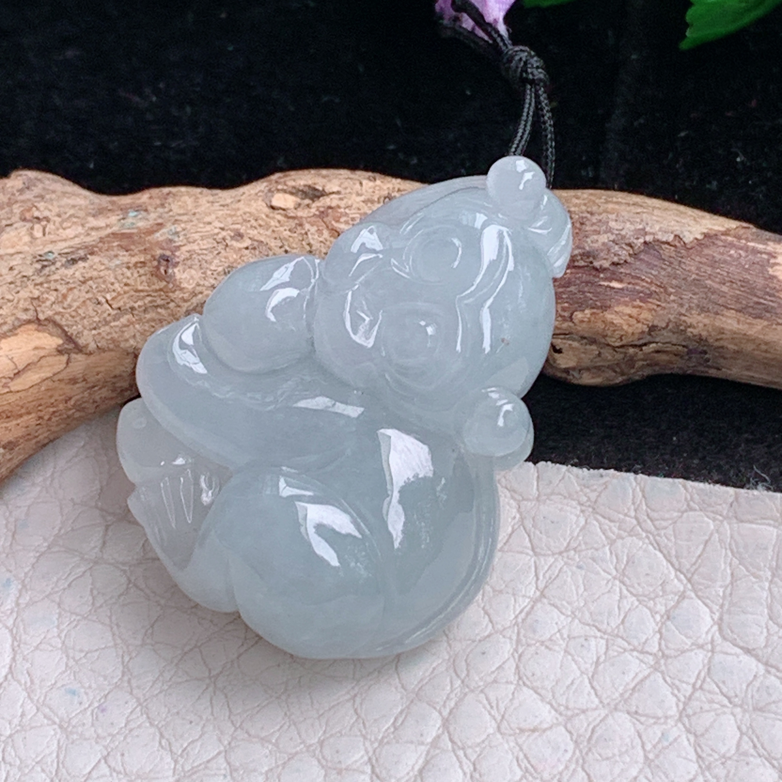 ajj实拍32*24.5*12.3天然缅甸翡翠精雕冰润立体灵猴抱寿桃 生肖猴玉吊坠 玉挂件