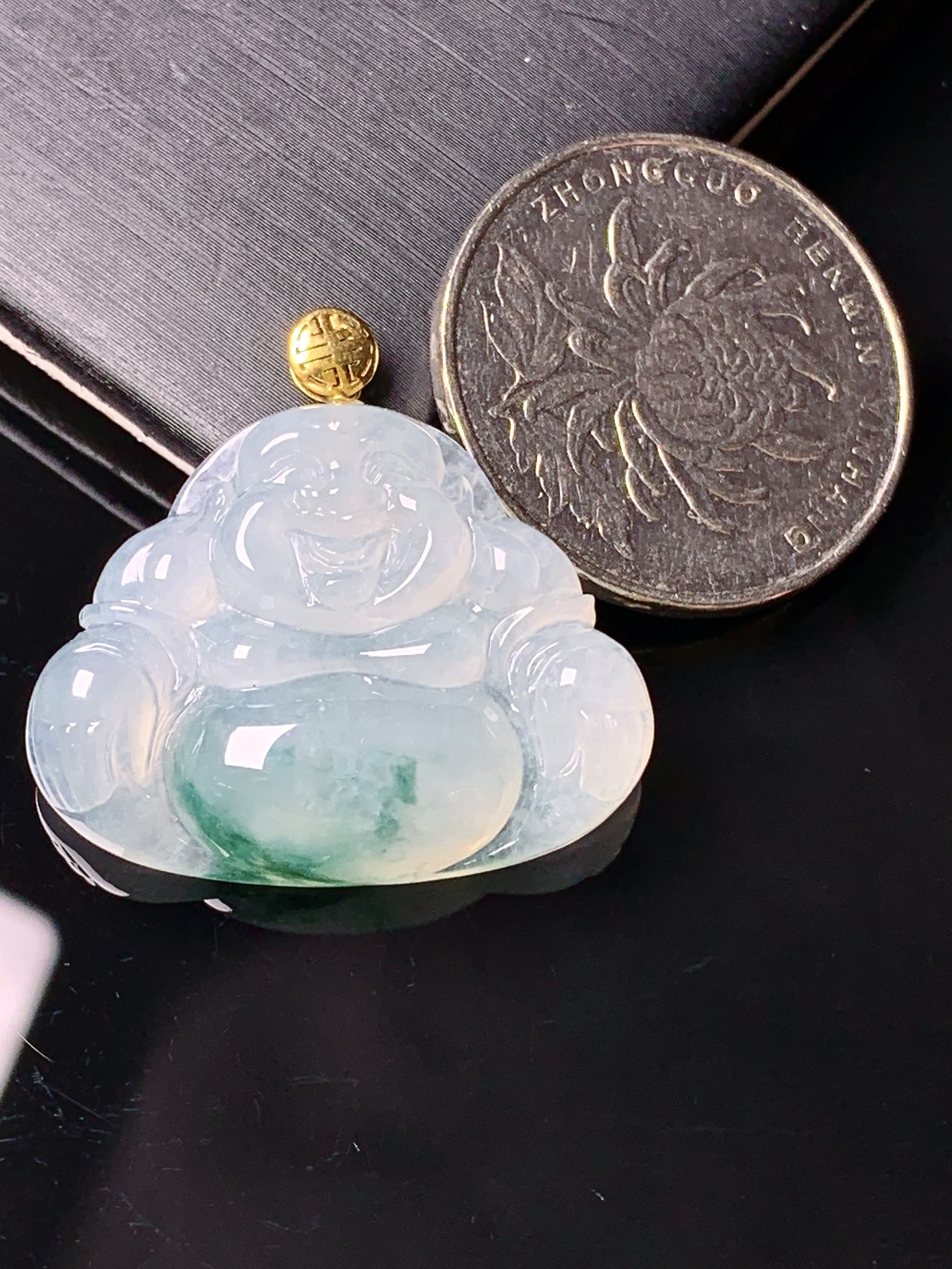 18k金镶嵌冰种飘绿佛公吊坠 玉质细腻 色泽艳丽清新 水润亮眼 整体尺寸28*29*6.5m1