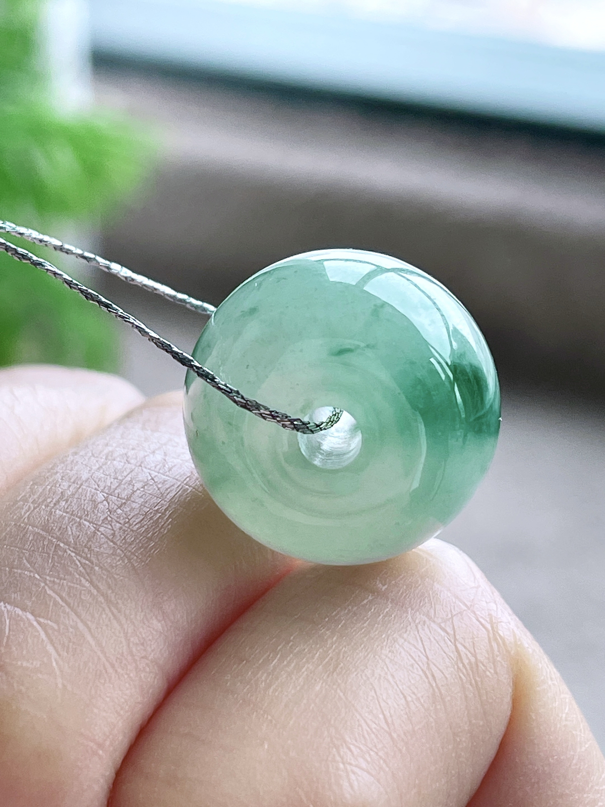 【裸石】冰飘花路路通吊坠
【说明】缅料 性价比高  
【尺寸】17-12.6mm..