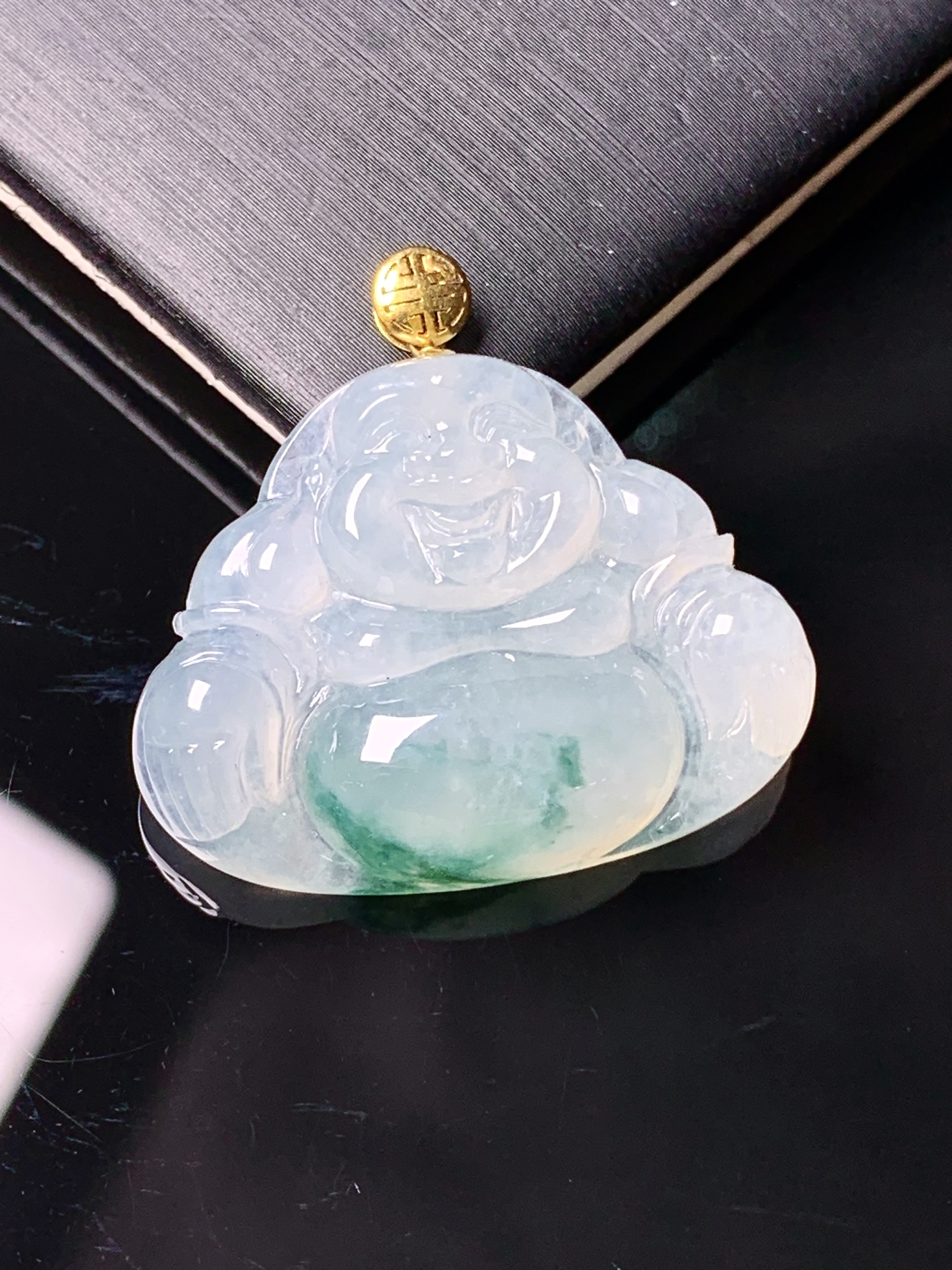 18k金镶嵌冰种飘绿佛公吊坠 玉质细腻 色泽艳丽清新 水润亮眼 整体尺寸28*29*6.5m1