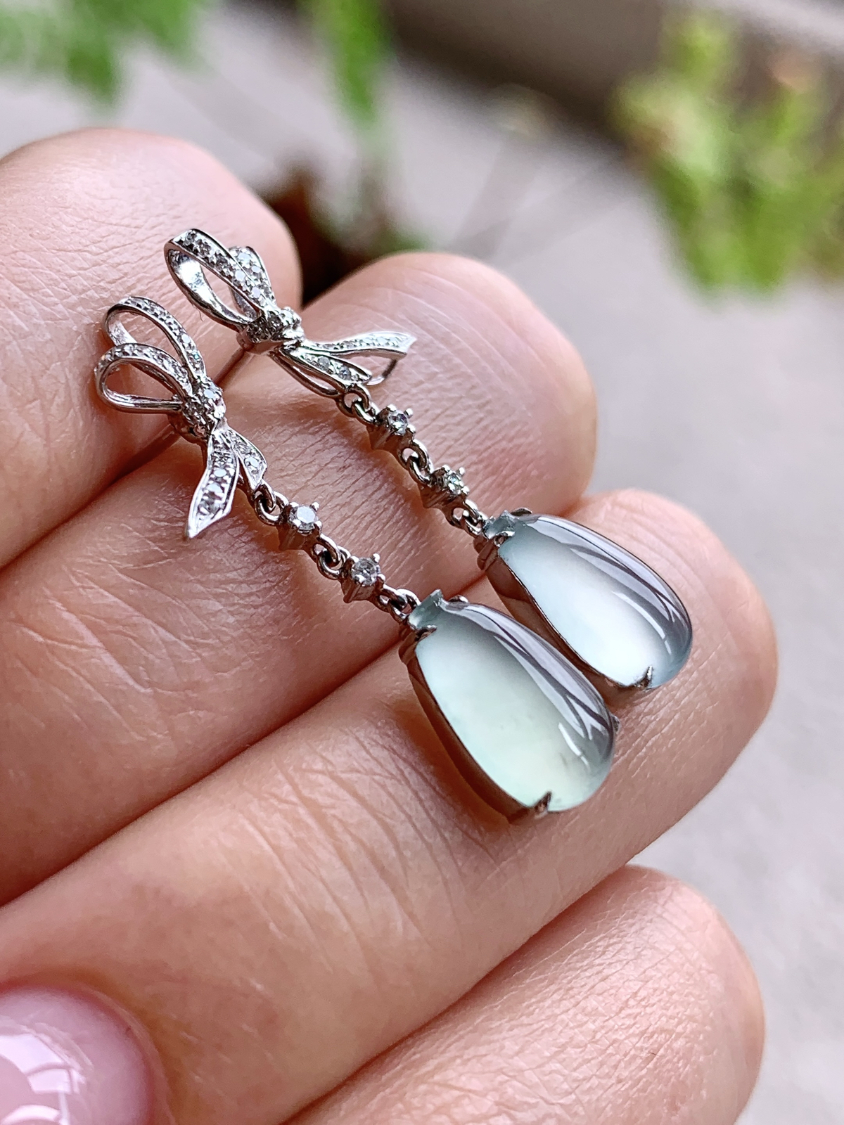 【镶嵌】🫧高冰福瓜耳坠
【说明】缅料 18k金镶嵌 性价比高  
【整体】29-6.7-4.3..