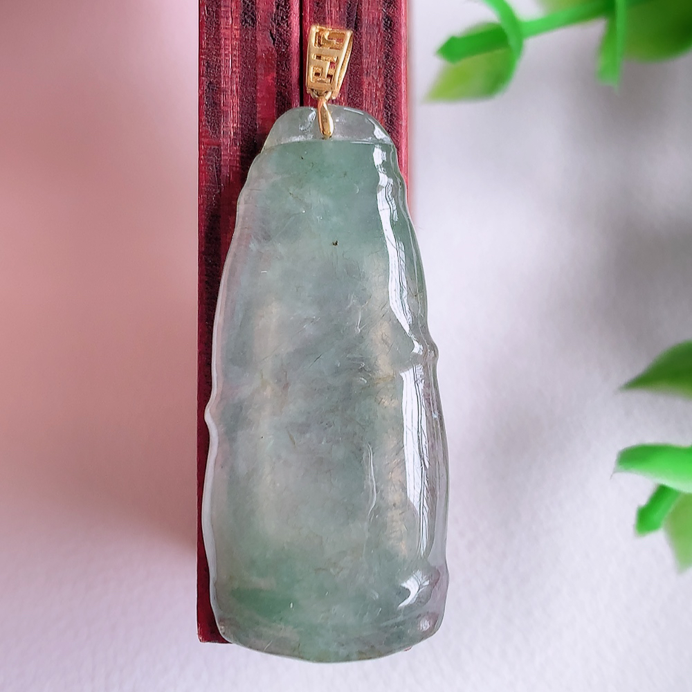 18k金扣冰润竹节翡翠吊坠，寓意“节节高升，官运亨通，前程似锦”竹节比喻美好品德，君子比德于玉，清秀高雅  W01.11尺寸：35.8-16-4.8mm