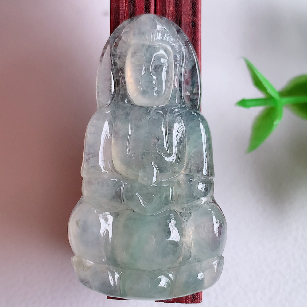 冰润精雕观音吊坠，法相端庄大气，工艺精湛，种色浓郁，细腻饱满冰润，种老水足，收藏佳品，佩戴大气  W01.11   尺寸：42.2-23.3-5.2mm