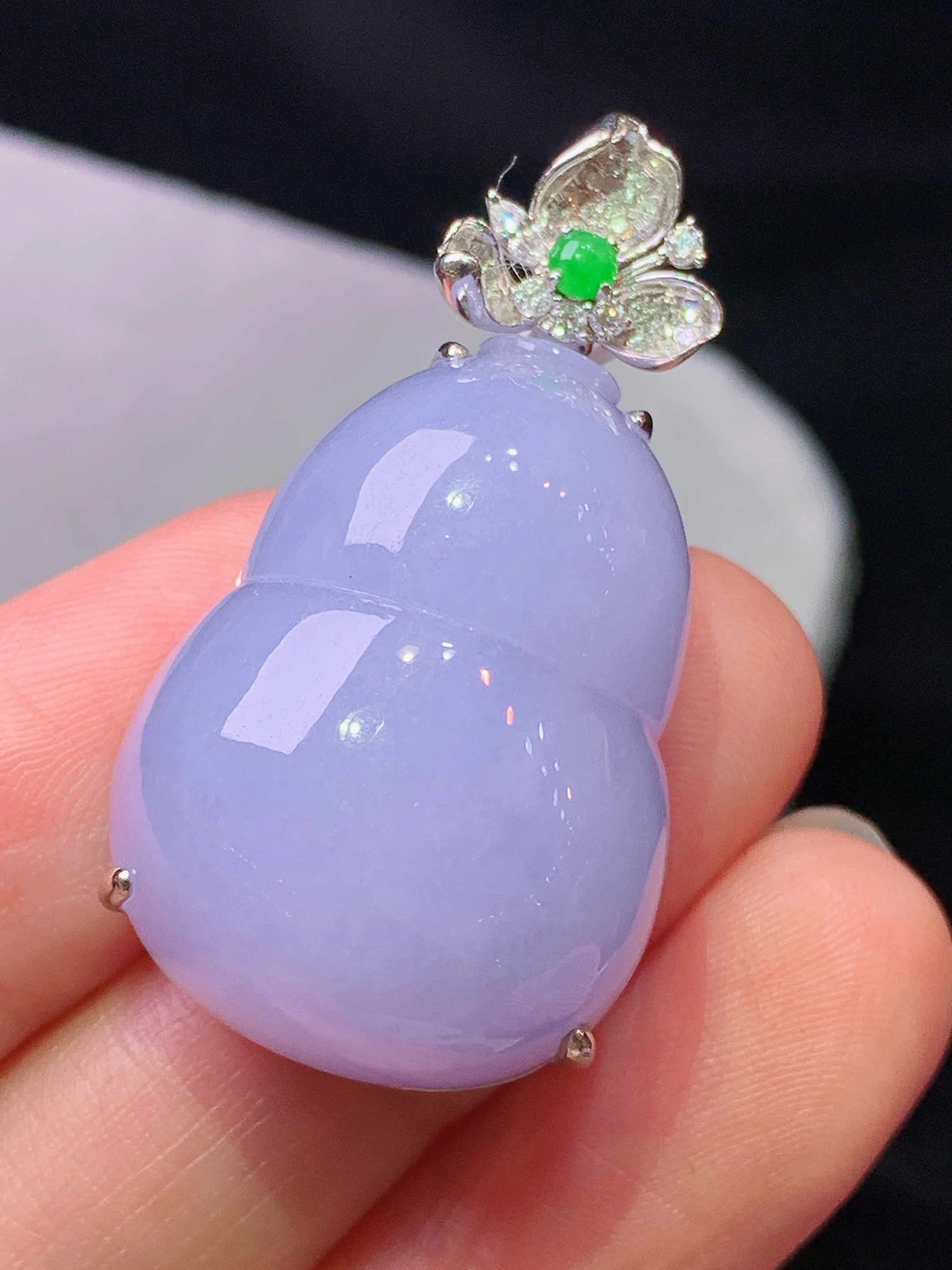 18k金钻镶嵌紫罗兰葫芦吊坠 玉质细腻 色泽艳丽清新 水润亮眼 整体尺寸37.2*20.2*13.5b1