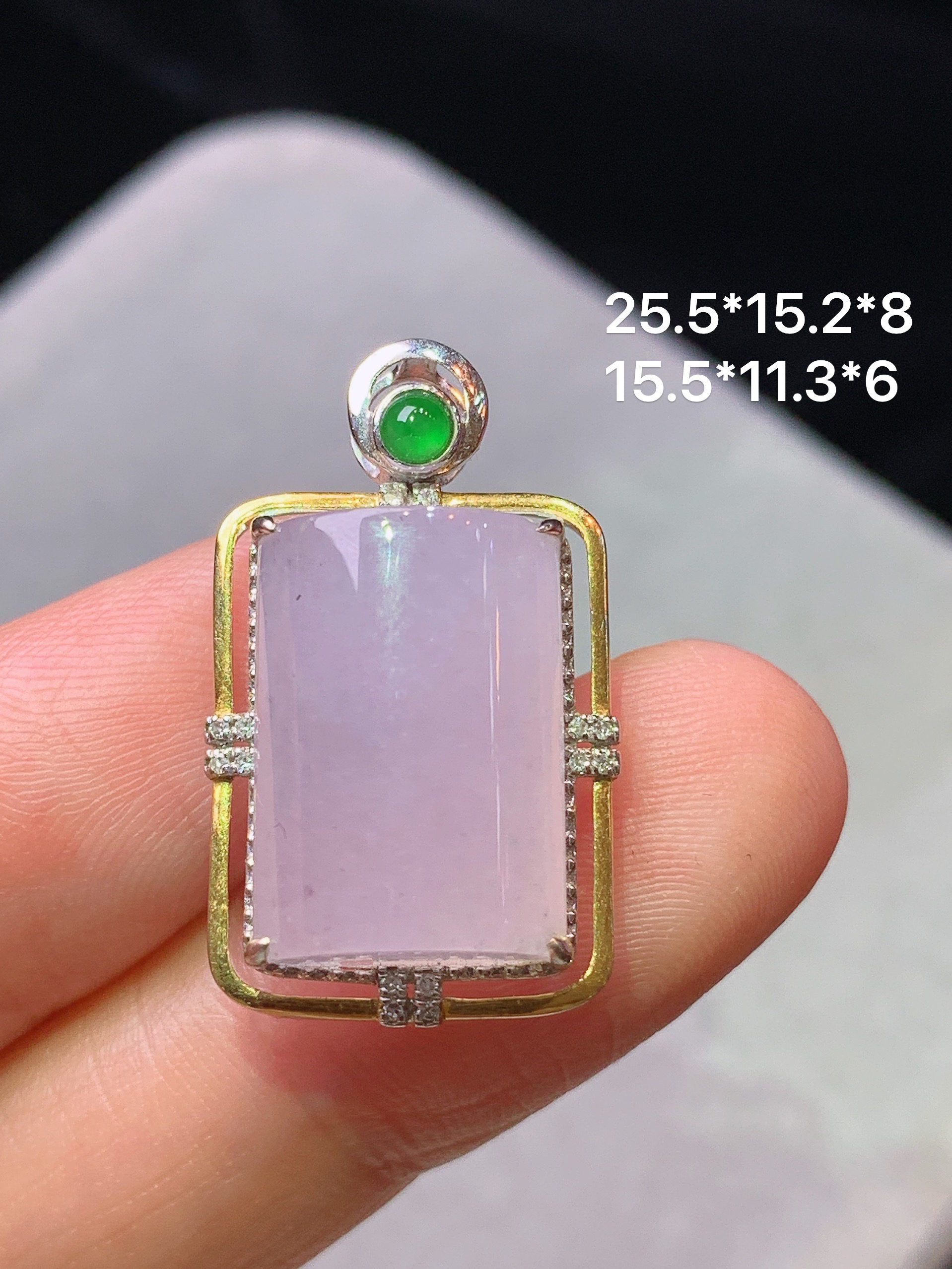 18k金钻镶嵌冰种粉紫罗兰玉柱吊坠 玉质细腻 色泽艳丽清新 水润亮眼 整体尺寸25.5*15.2*8x5