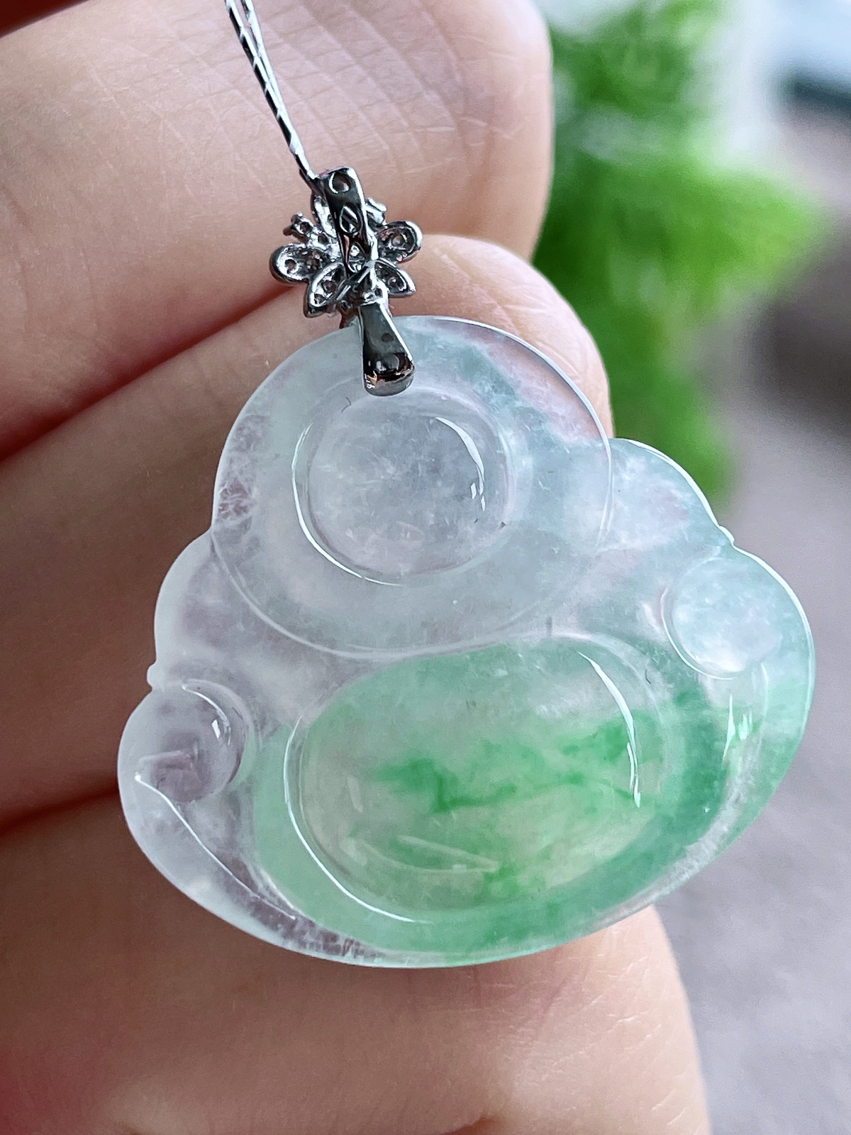 【镶嵌】冰飘花佛公吊坠  
【说明】缅料 18k金镶嵌 性价比高  
【整体】32.4
【裸石】25.9-27.8-5.4..