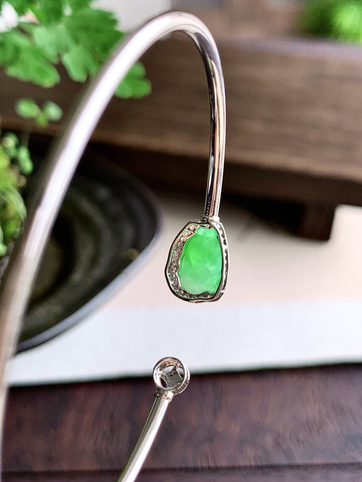 【镶嵌】️冰飘绿花貔貅手镯
【说明】缅料  18k金镶嵌 性价比高  飘花
【整体】11.3-8.3-7
【圈口】57.8-46.3圈