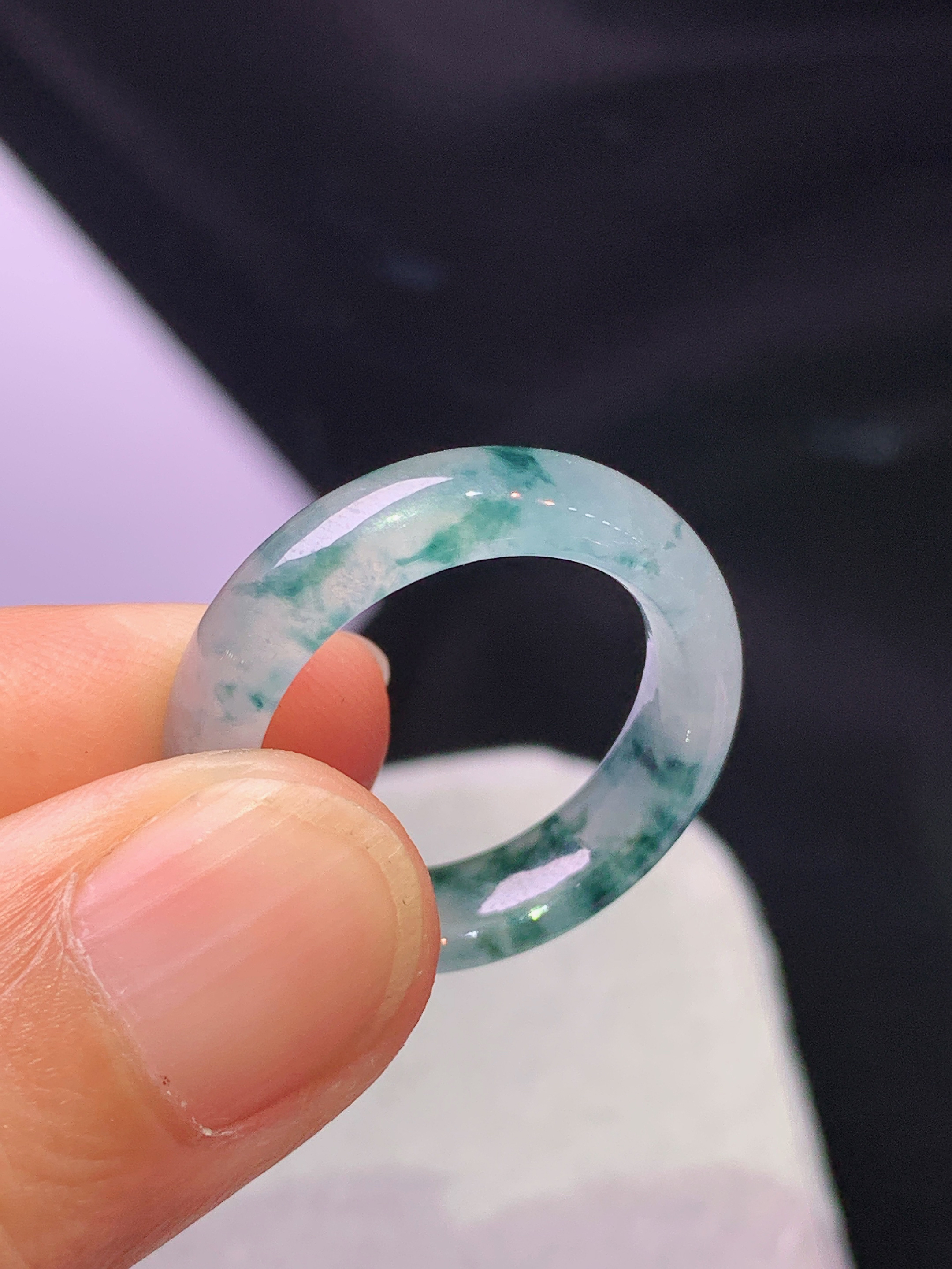 冰种飘花指环 玉质细腻 色泽艳丽清新 水润亮眼 圈口15 整体尺寸24*5.5*3.6c5