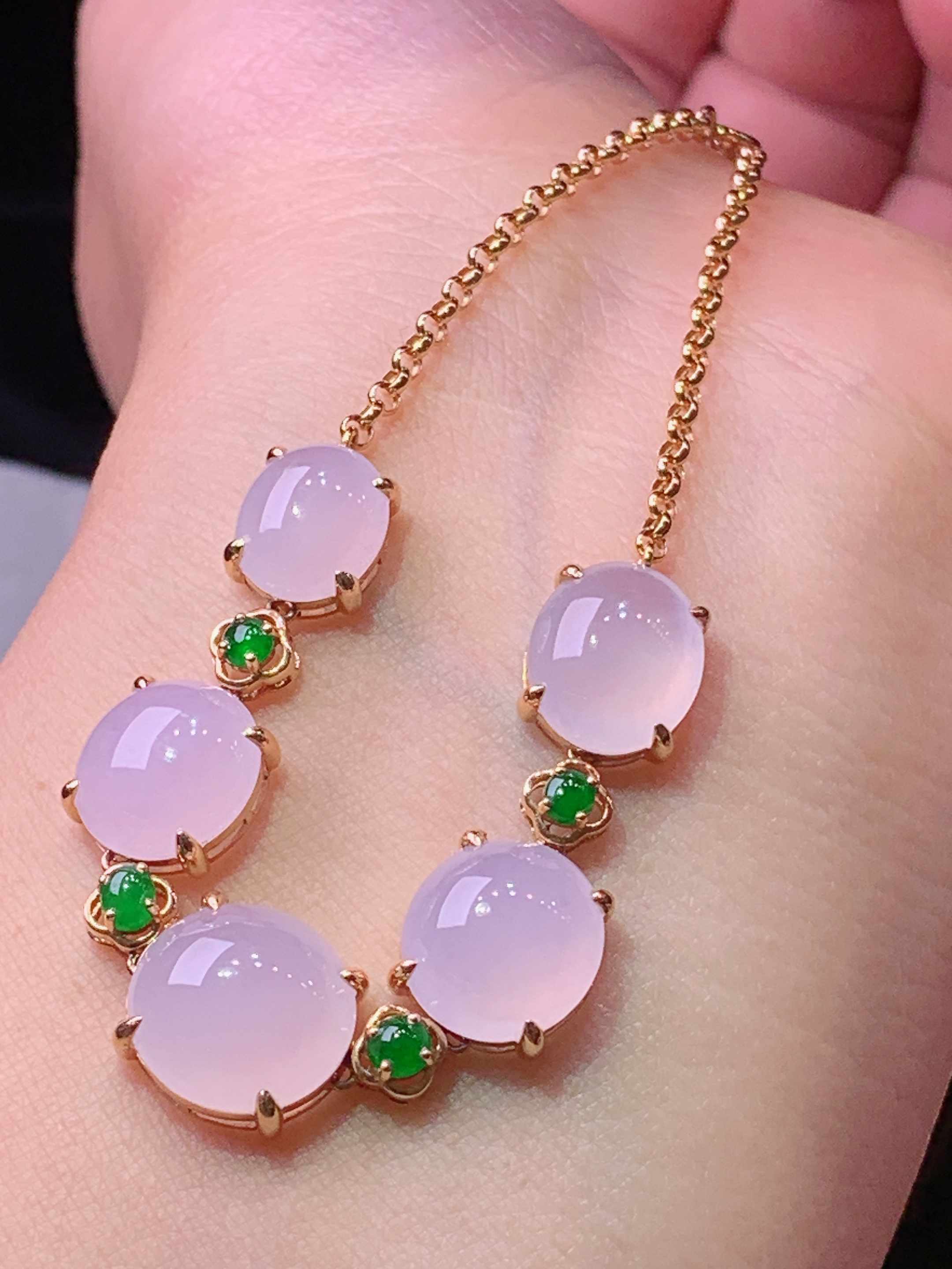 18k金钻镶嵌淡粉紫蛋面手链 玉质细腻 色泽艳丽清新 水润亮眼 整体尺寸170*10.6*5.5b2