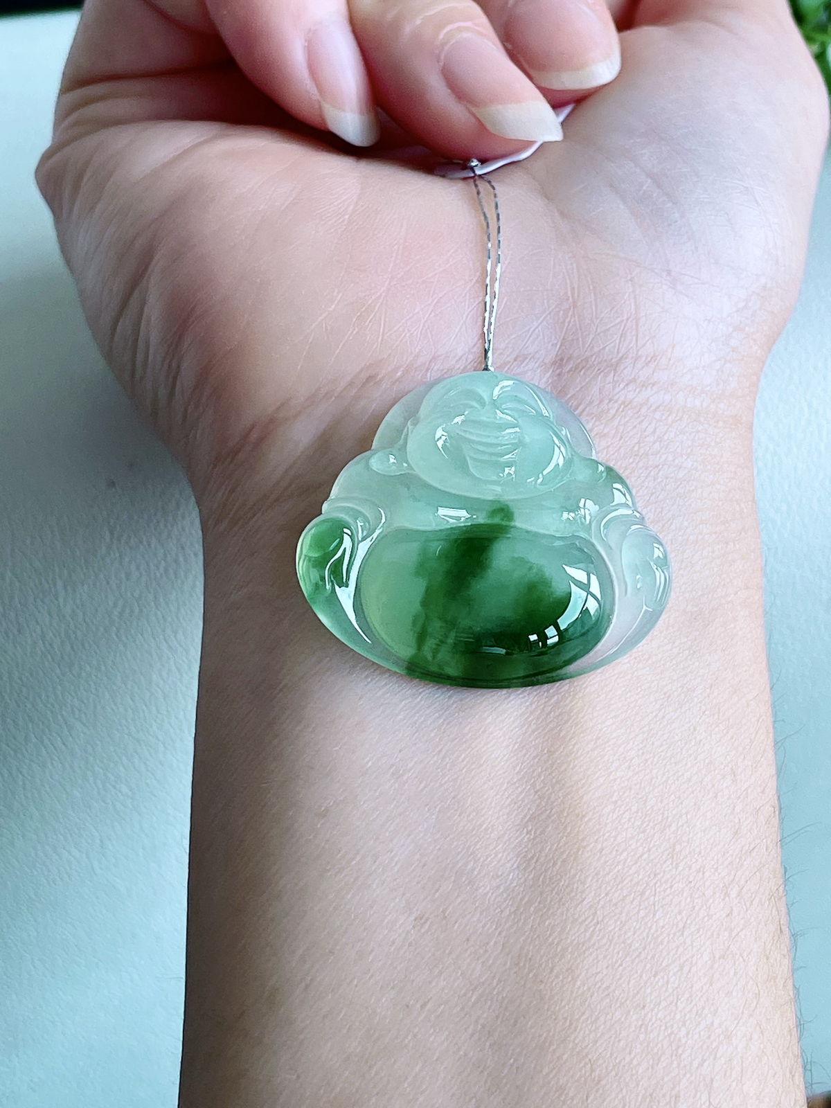 【裸石】冰飘绿花佛公吊坠
【说明】缅料 性价比高  飘花
【尺寸】31.3-34.9-5.8..