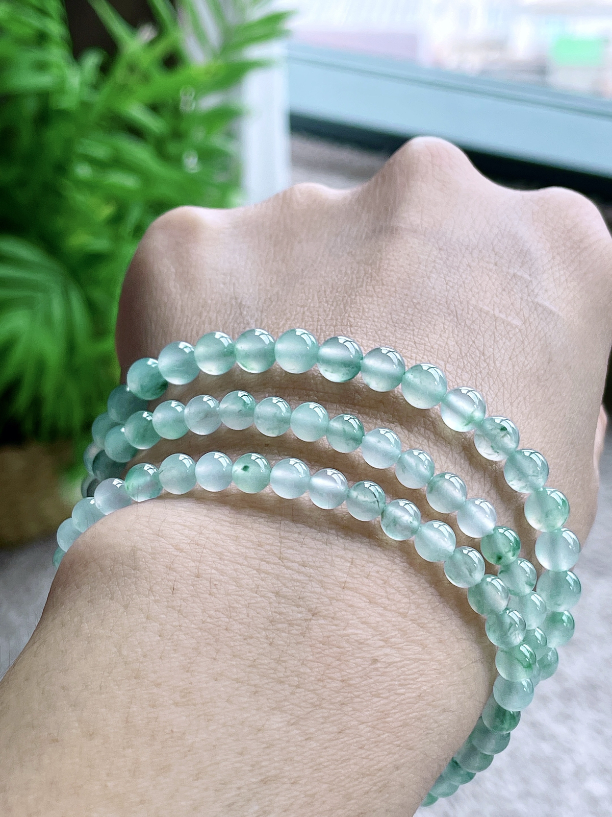 【珠子】冰飘花珠链圆珠珠子珠链
【说明】缅料 性价比高  
【尺寸】5.4-4.4mm，30cm..