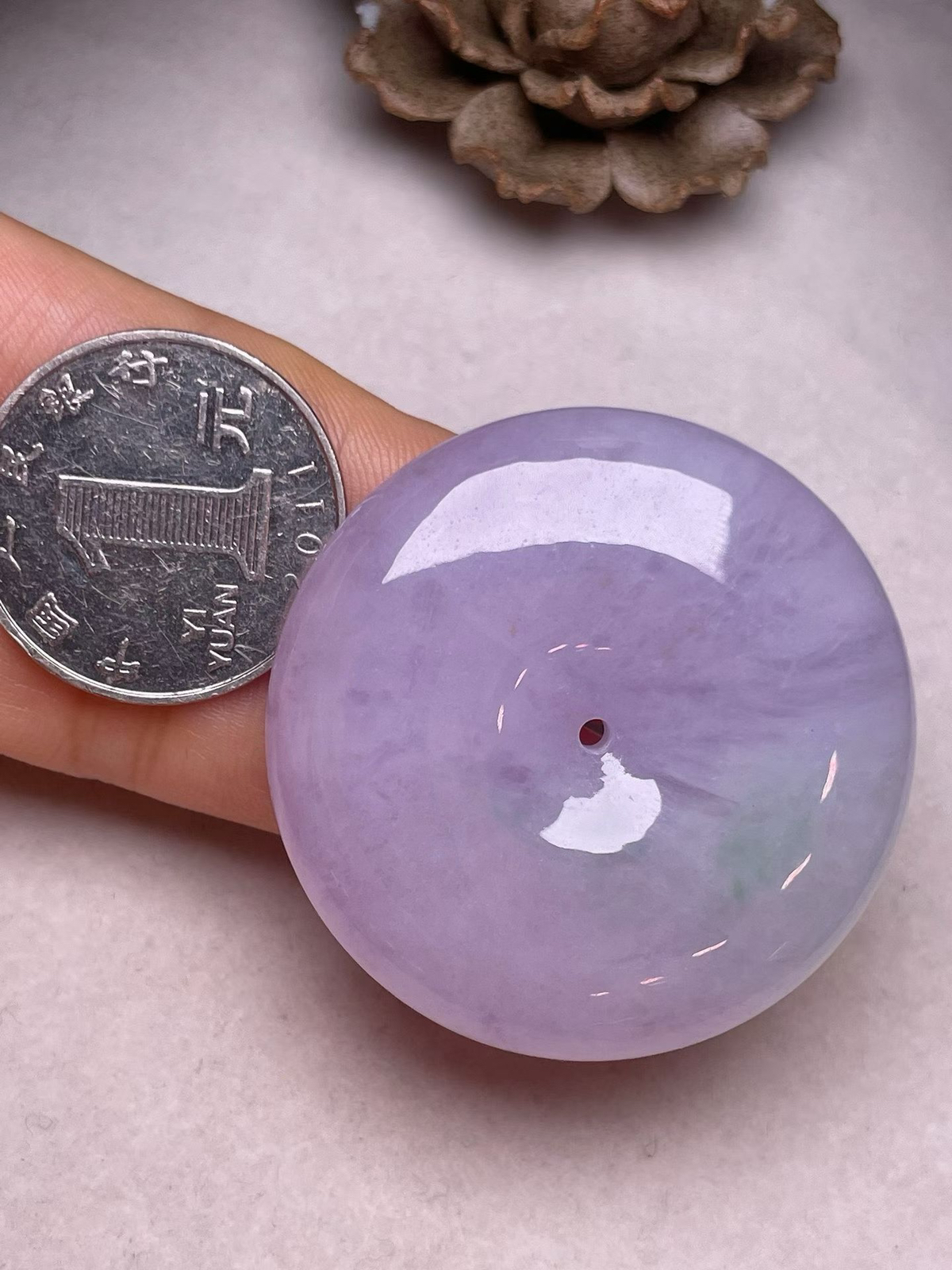 冰糯种紫罗兰【平安扣】吊坠，种水好，玉质细腻 ，卖相好.