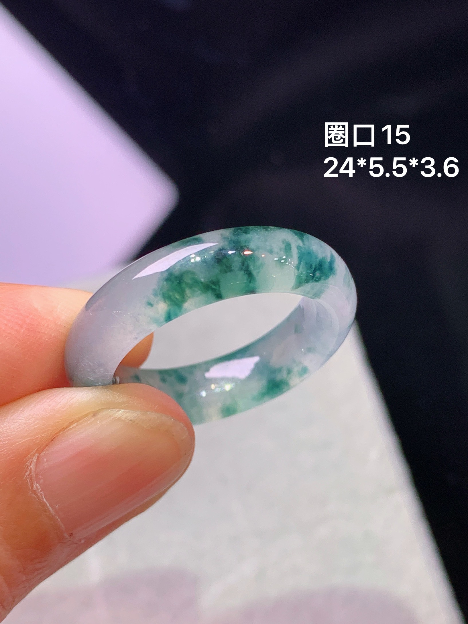 冰种飘花指环 玉质细腻 色泽艳丽清新 水润亮眼 圈口15 整体尺寸24*5.5*3.6c5