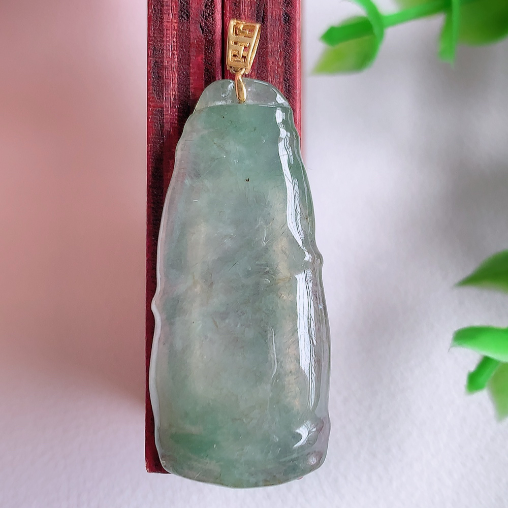 18k金扣冰润竹节翡翠吊坠，寓意“节节高升，官运亨通，前程似锦”竹节比喻美好品德，君子比德于玉，清秀高雅  W01.11尺寸：35.8-16-4.8mm