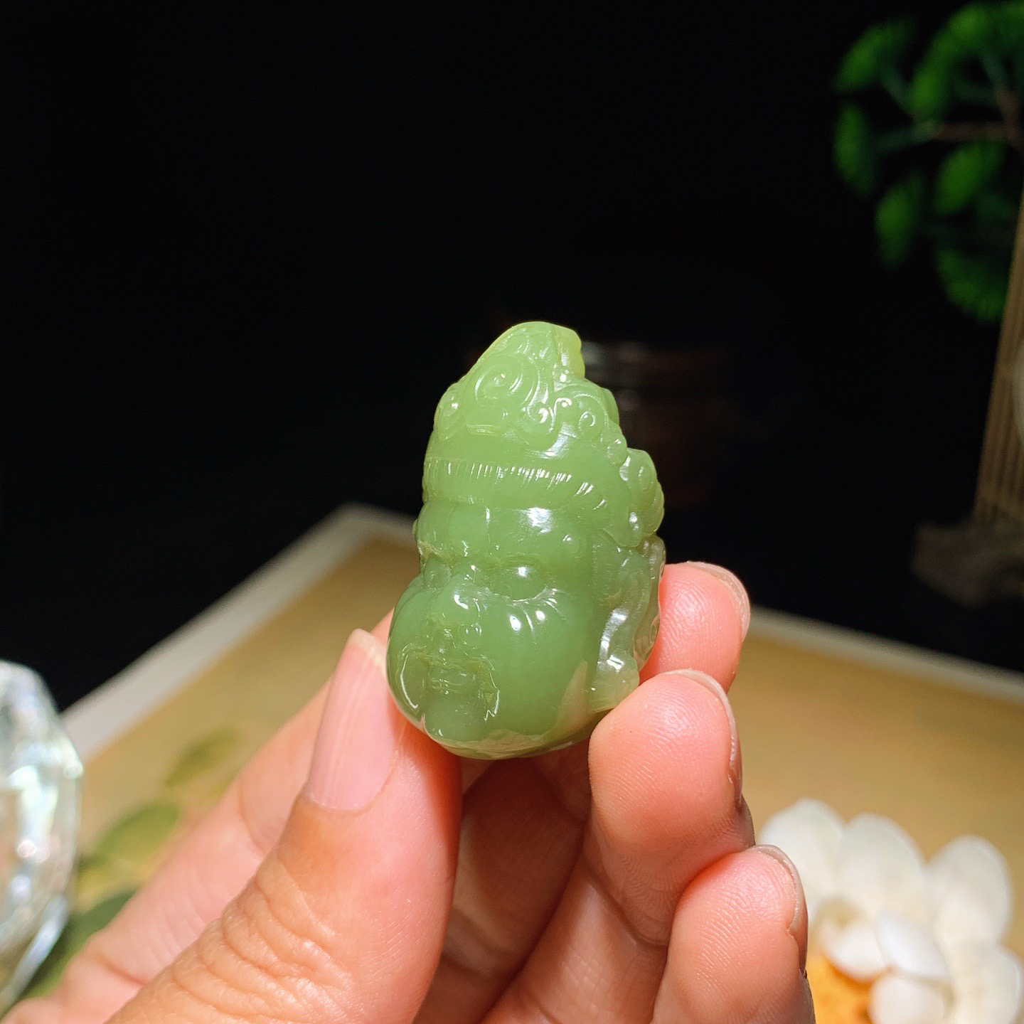 新疆若羌黄口料黄财神挂件。尺寸34/22/17重19克 玉质细腻油润 底色纯净 脂粉好，品质好。lt