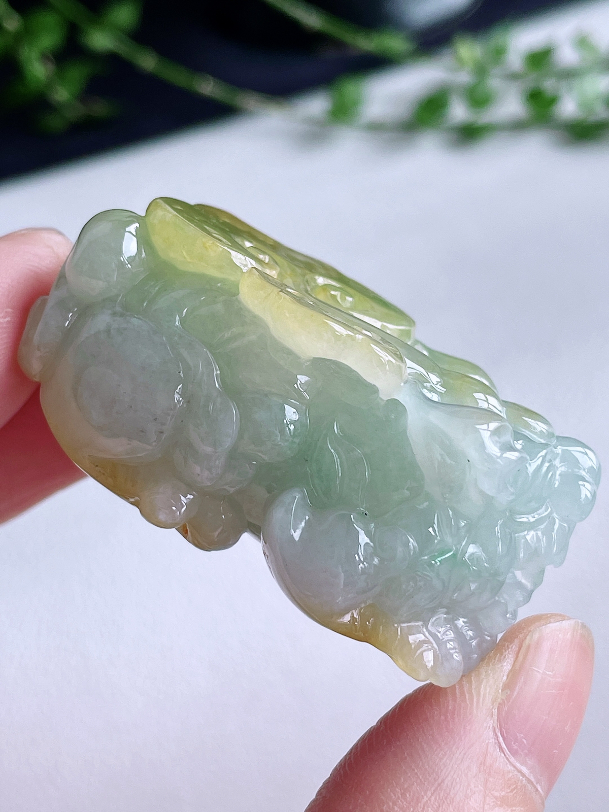 【裸石】冰黄加绿貔貅吊坠
【说明】缅料 性价比高  
【尺寸】44-28-19.3..