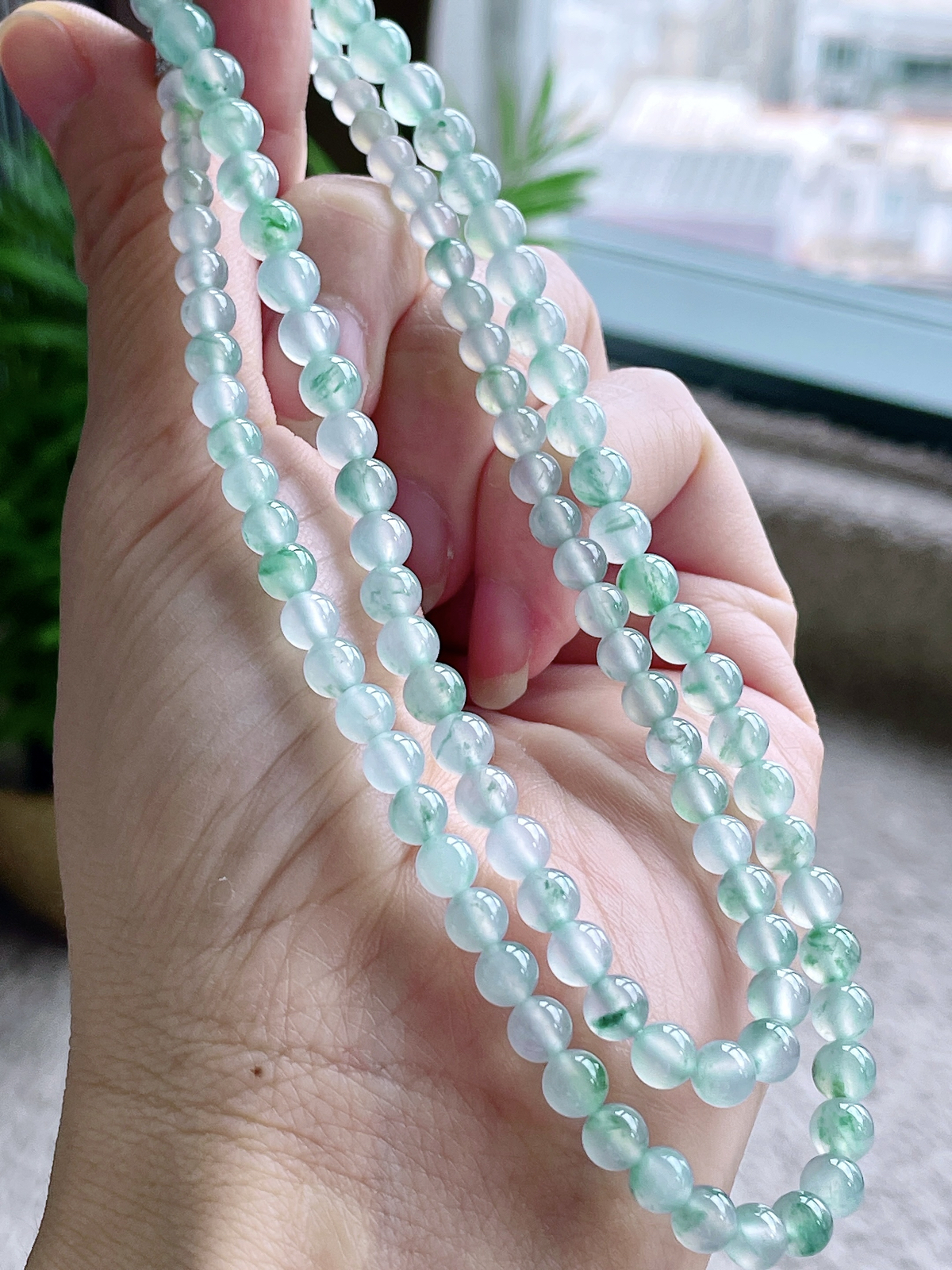 【珠子】冰飘花珠链圆珠珠子珠链
【说明】缅料 性价比高  
【尺寸】5.4-4.4mm，30cm.