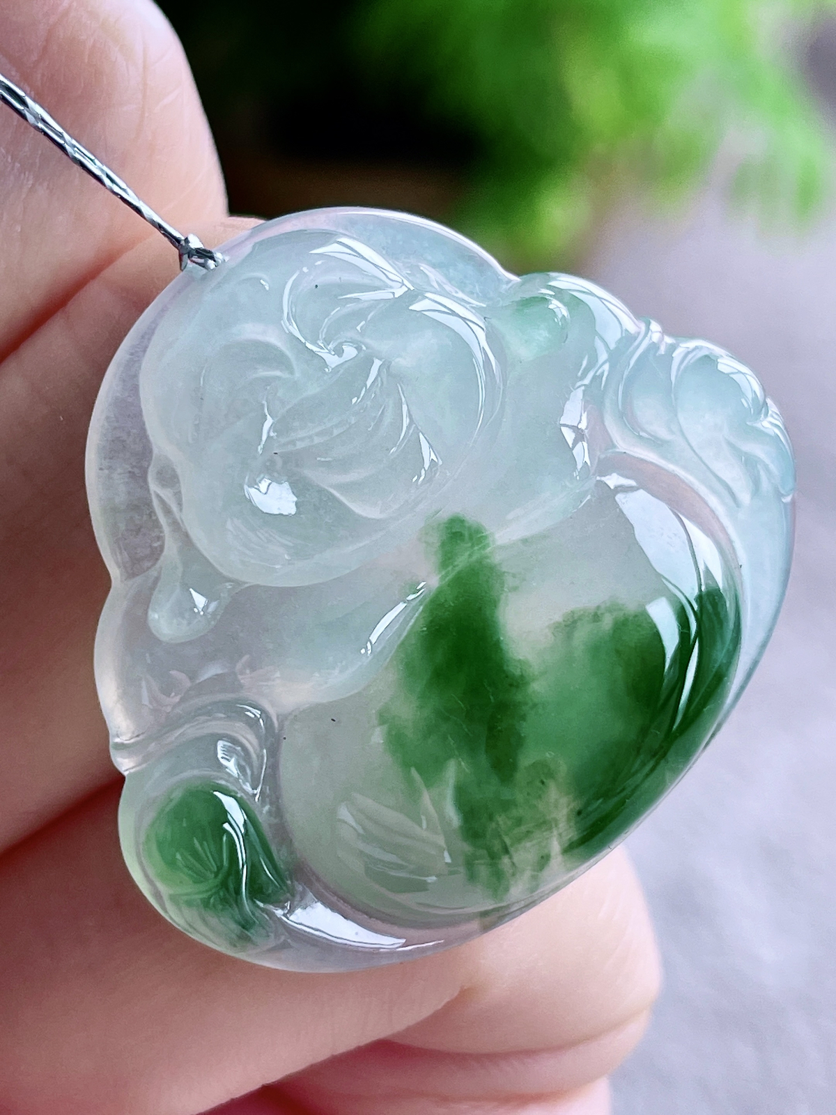 【裸石】冰飘绿花佛公吊坠
【说明】缅料 性价比高  飘花
【尺寸】31.3-34.9-5.8..