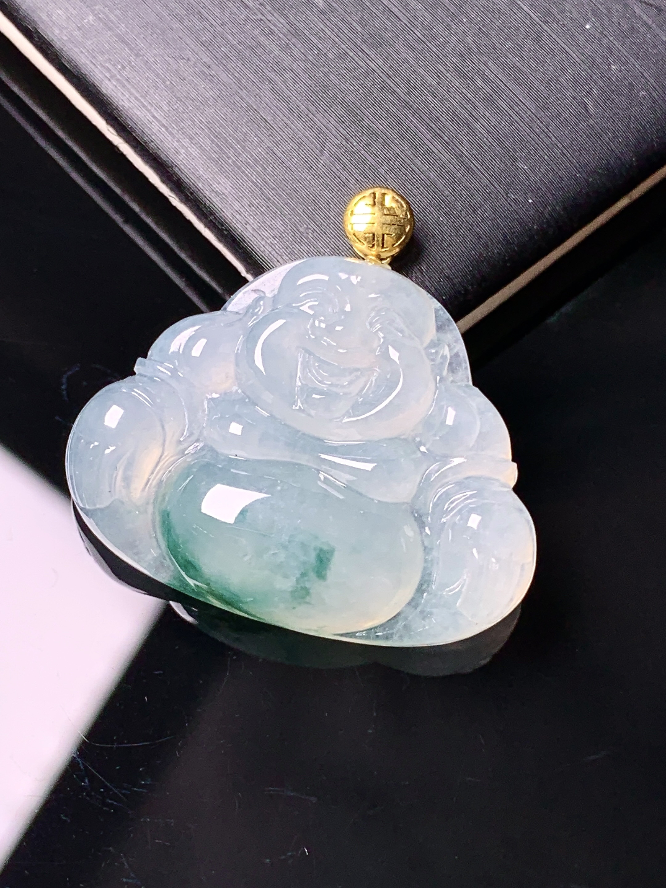 18k金镶嵌冰种飘绿佛公吊坠 玉质细腻 色泽艳丽清新 水润亮眼 整体尺寸28*29*6.5m1