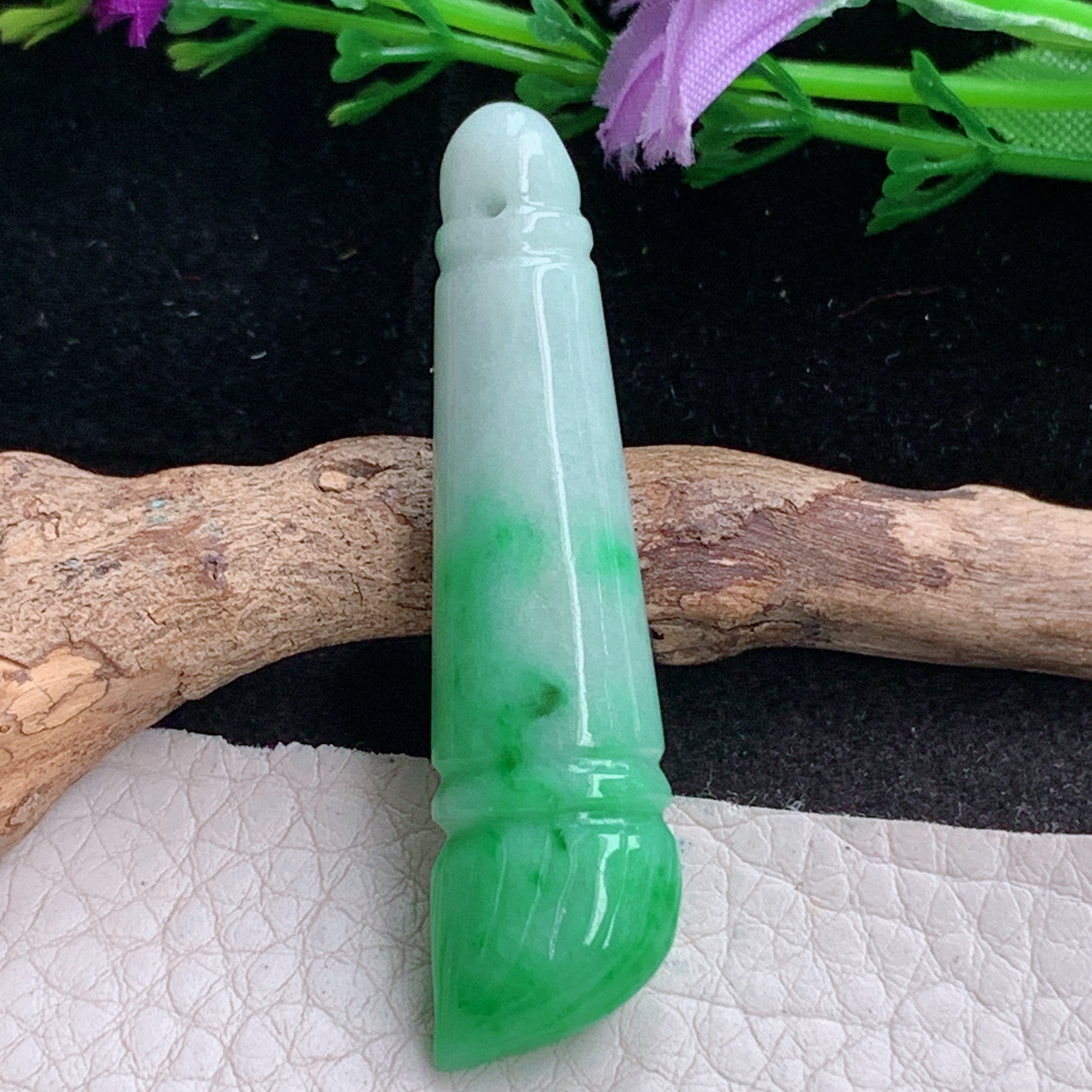 ajj实拍50.8*12.8*8.6天然缅甸翡翠精雕飘绿金榜题名 玉毛笔吊坠 玉挂件