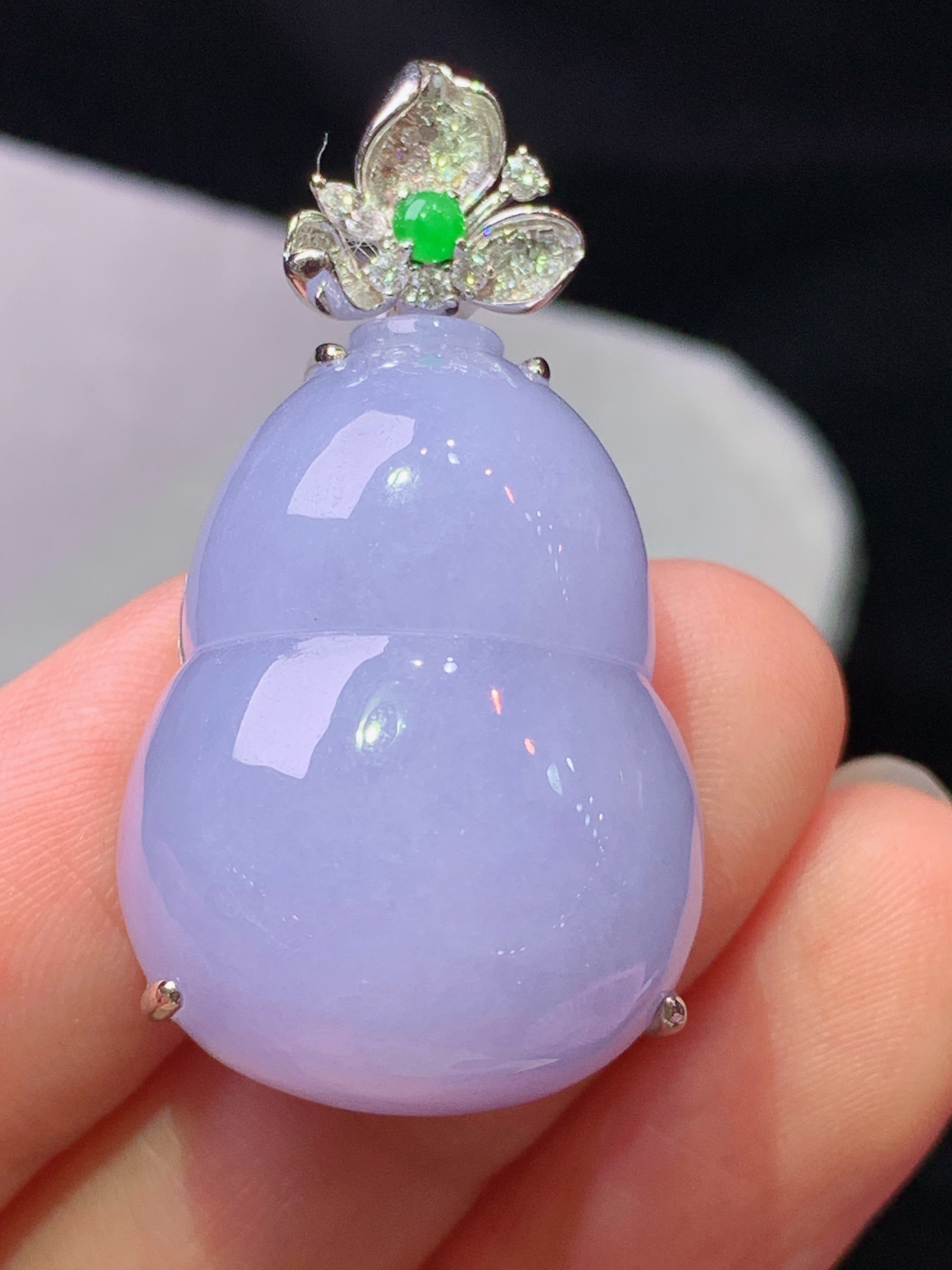 18k金钻镶嵌紫罗兰葫芦吊坠 玉质细腻 色泽艳丽清新 水润亮眼 整体尺寸37.2*20.2*13.5