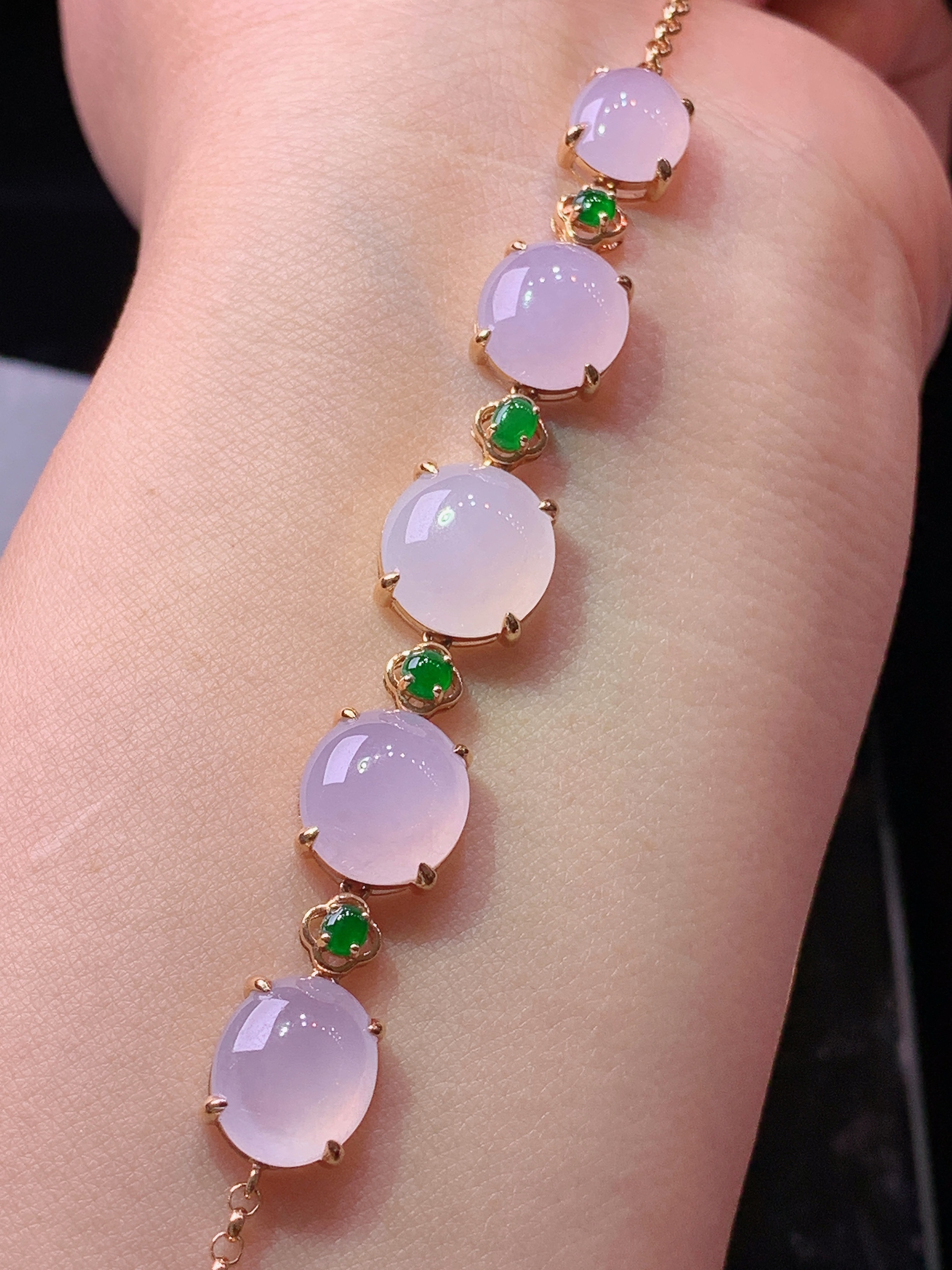 18k金钻镶嵌淡粉紫蛋面手链 玉质细腻 色泽艳丽清新 水润亮眼 整体尺寸170*10.6*5.5b2