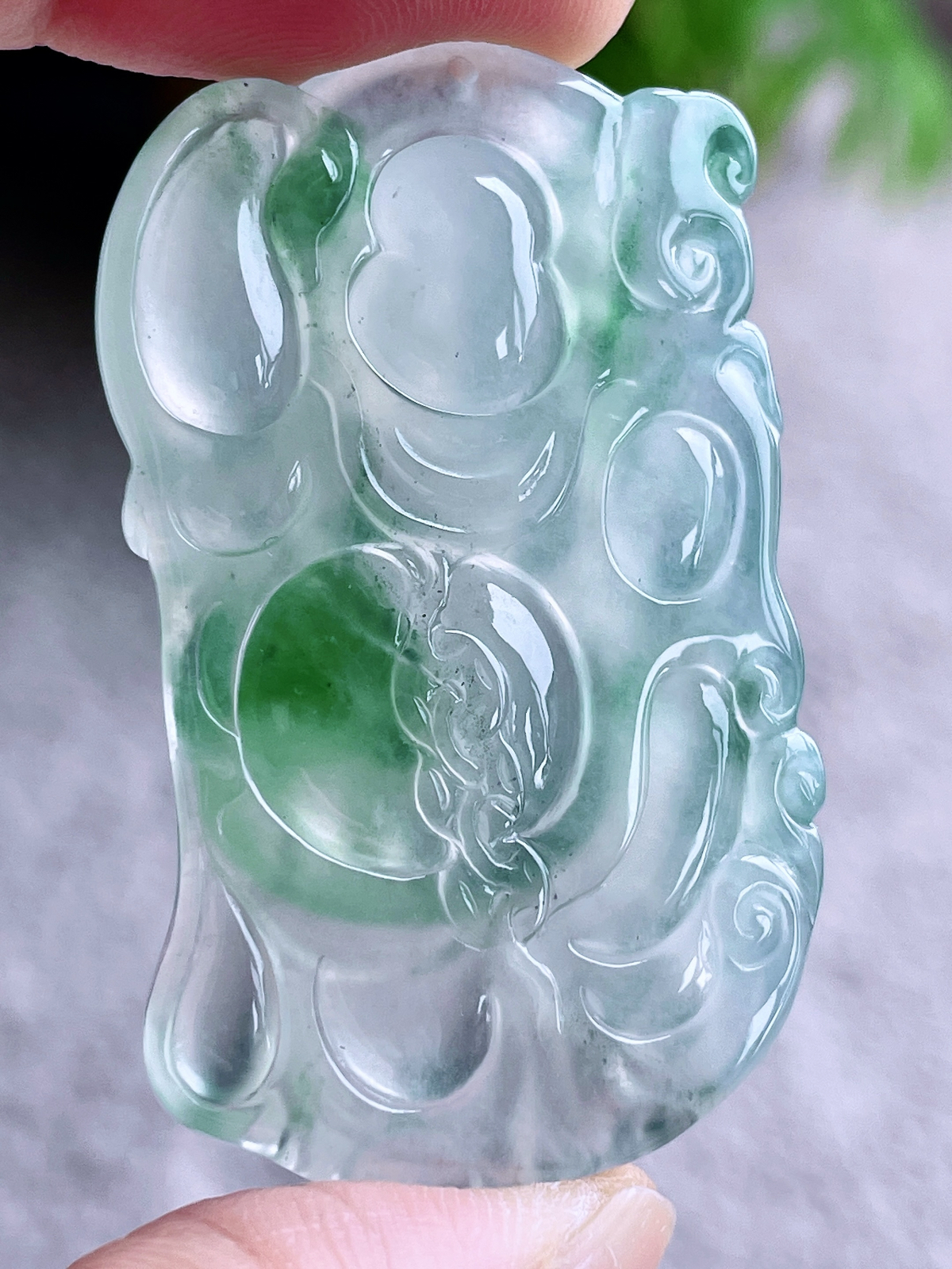 【裸石】冰飘阳绿佛公布袋佛公吊坠
【说明】缅料 性价比高  
【尺寸】46.2-28.2-6.8..